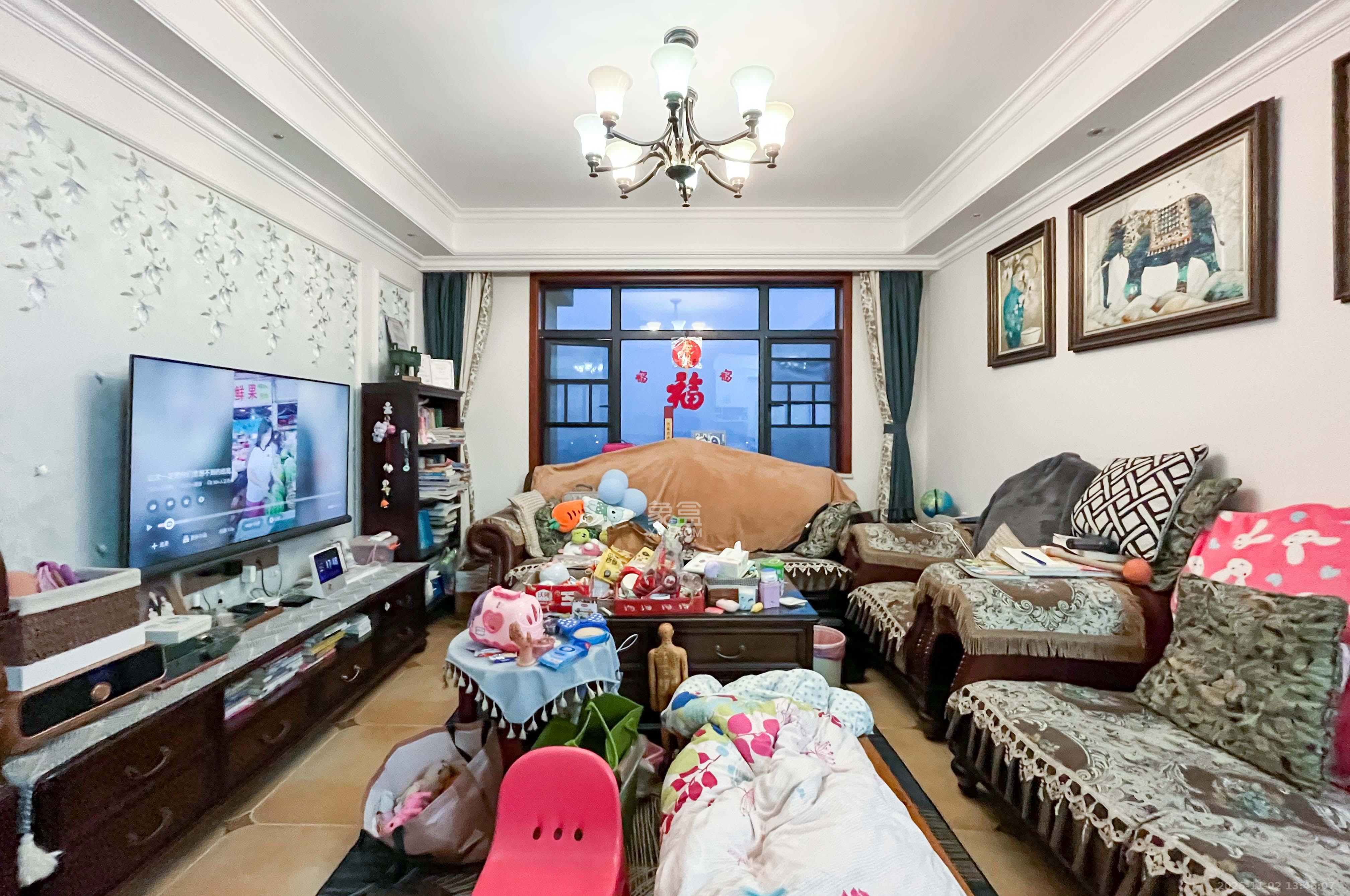 中央美郡 4室2厅2卫 168.0万 中央美郡 4室2厅2卫 168.0万客厅