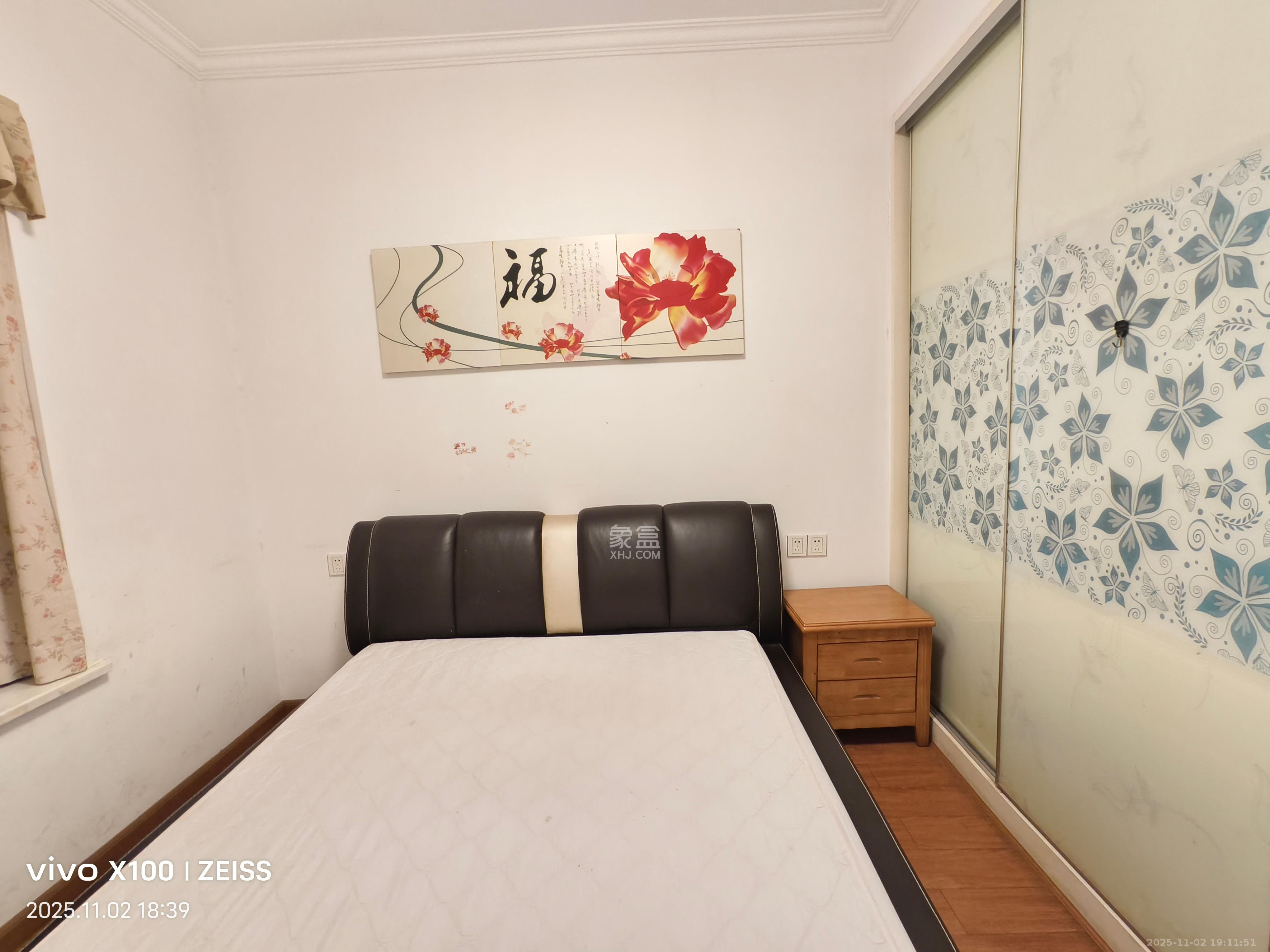 紫云阁  3室2厅2卫    2000.0元/月室内图