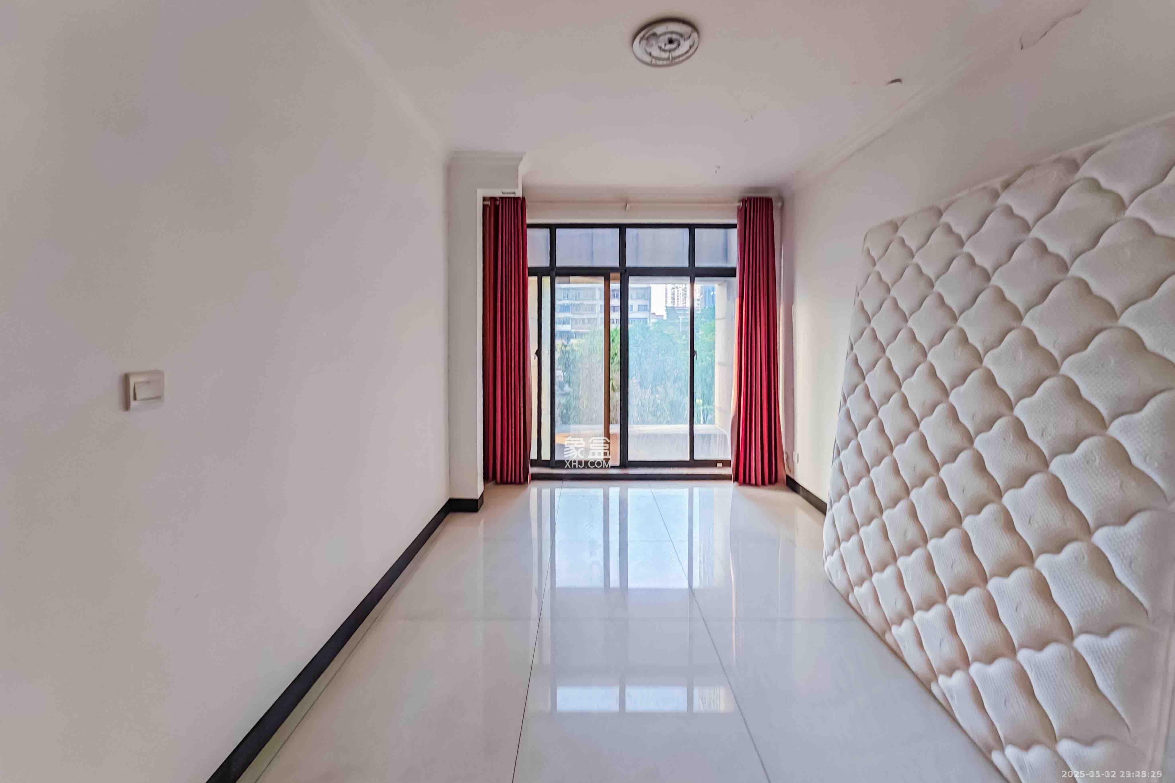 中城丽景香山园  4室2厅2卫    3400.0元/月室内图