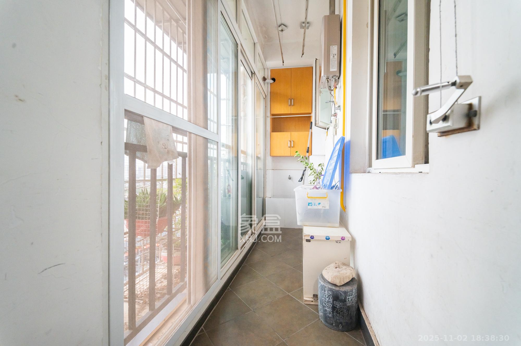 幸福洋房  3室2厅2卫    78.0万阳台