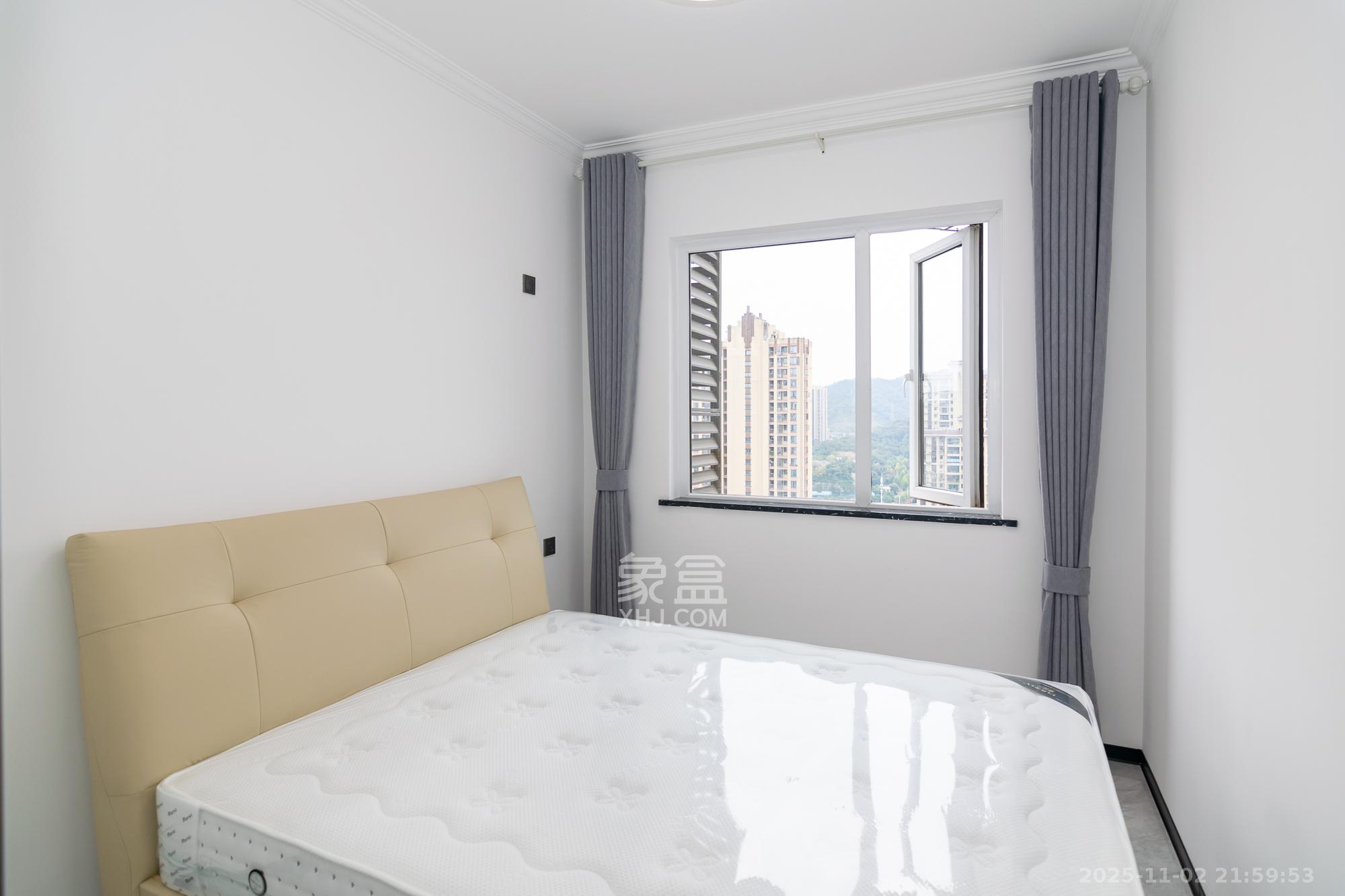 新华联梦想城  4室2厅2卫    106.8万卧室