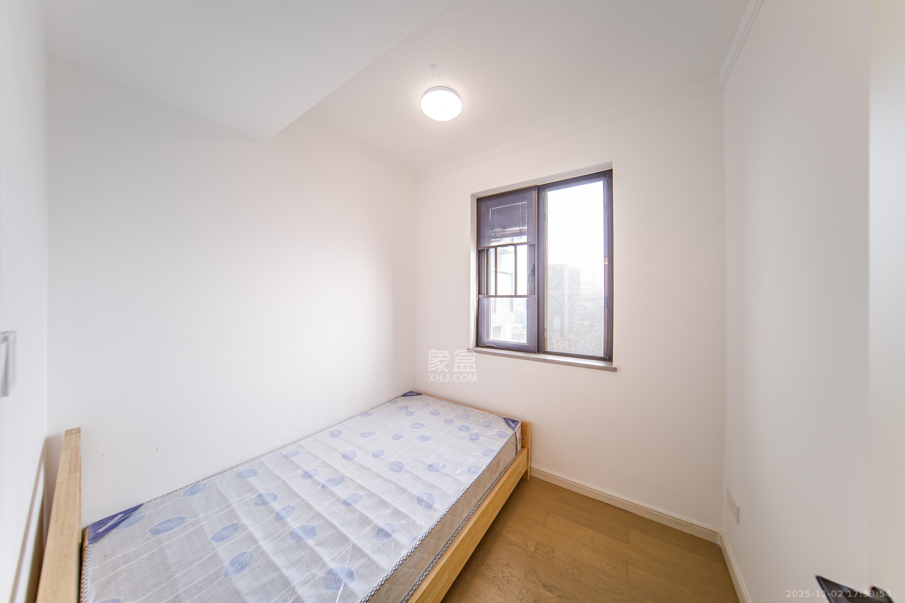 万科金色梦想C区  3室2厅2卫    120.0万卧室