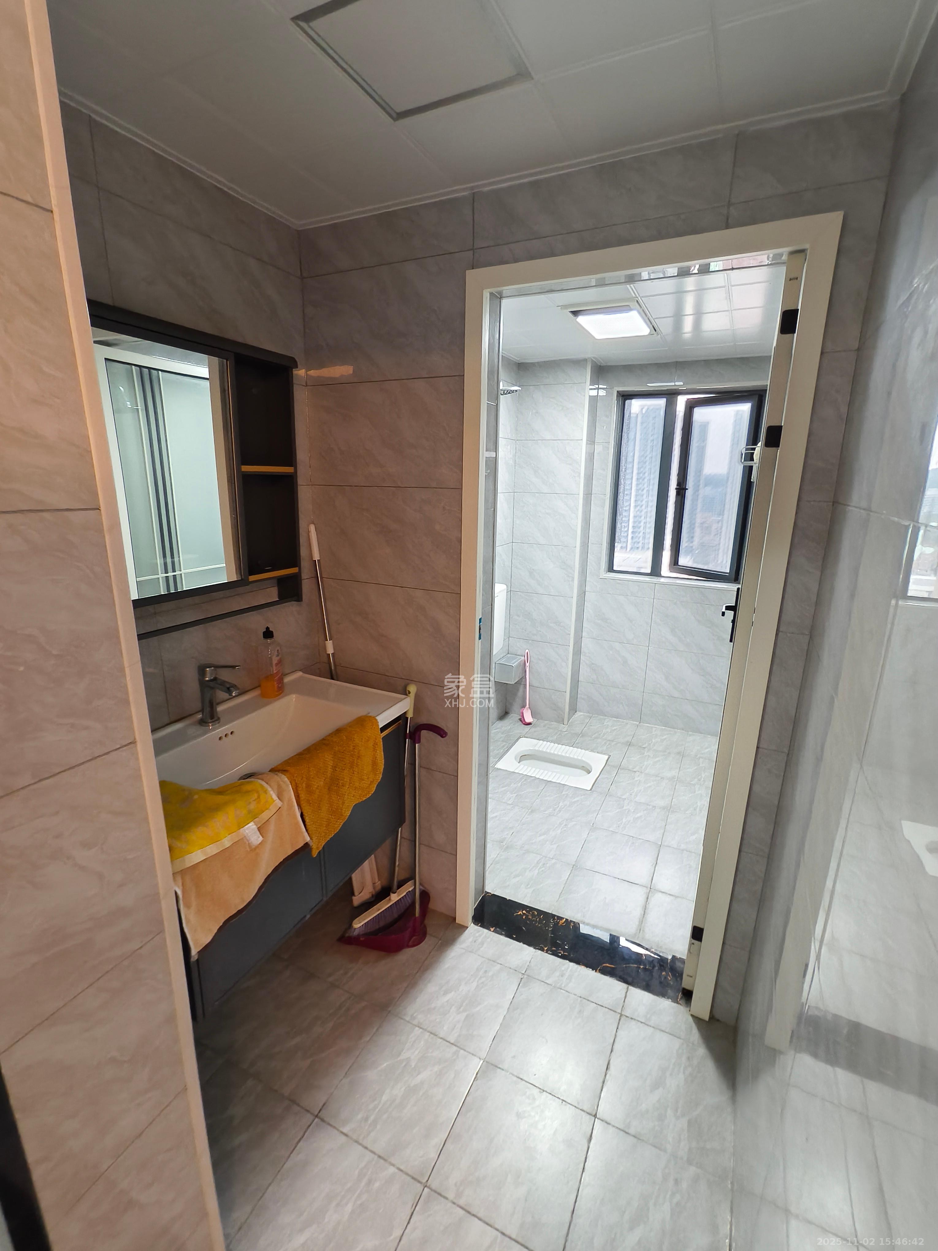 山水新城  3室2厅1卫    2700.0元/月室内图