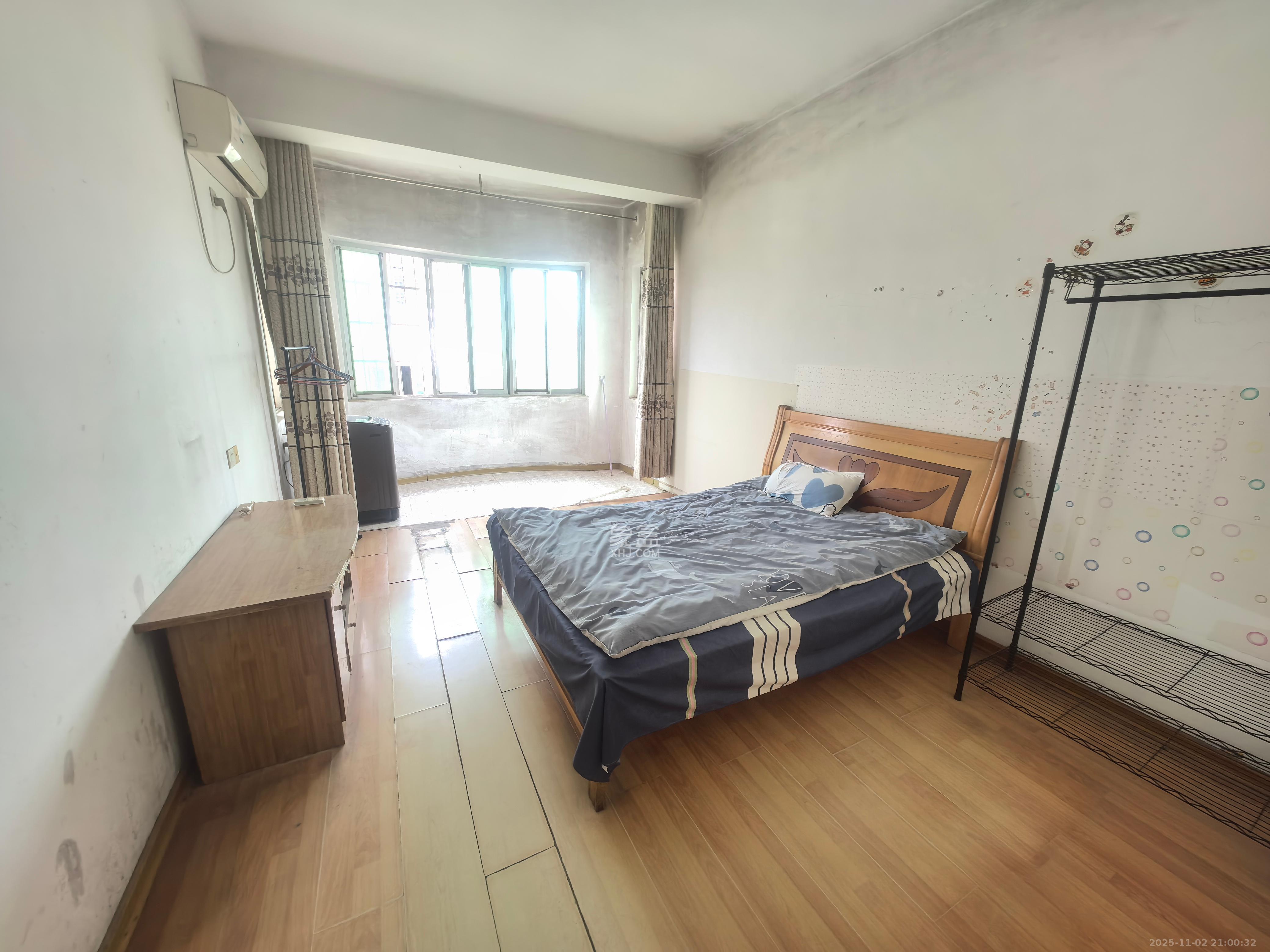 中南汽车世界  4室2厅1卫    1800.0元/月室内图