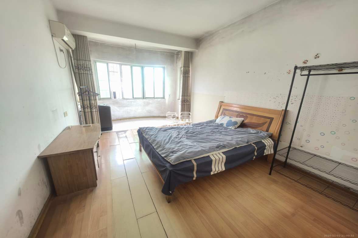 中南汽车世界 4室2厅1卫 1800.0元/月 中南汽车世界 4室2厅1卫 1800.0元/月室内图