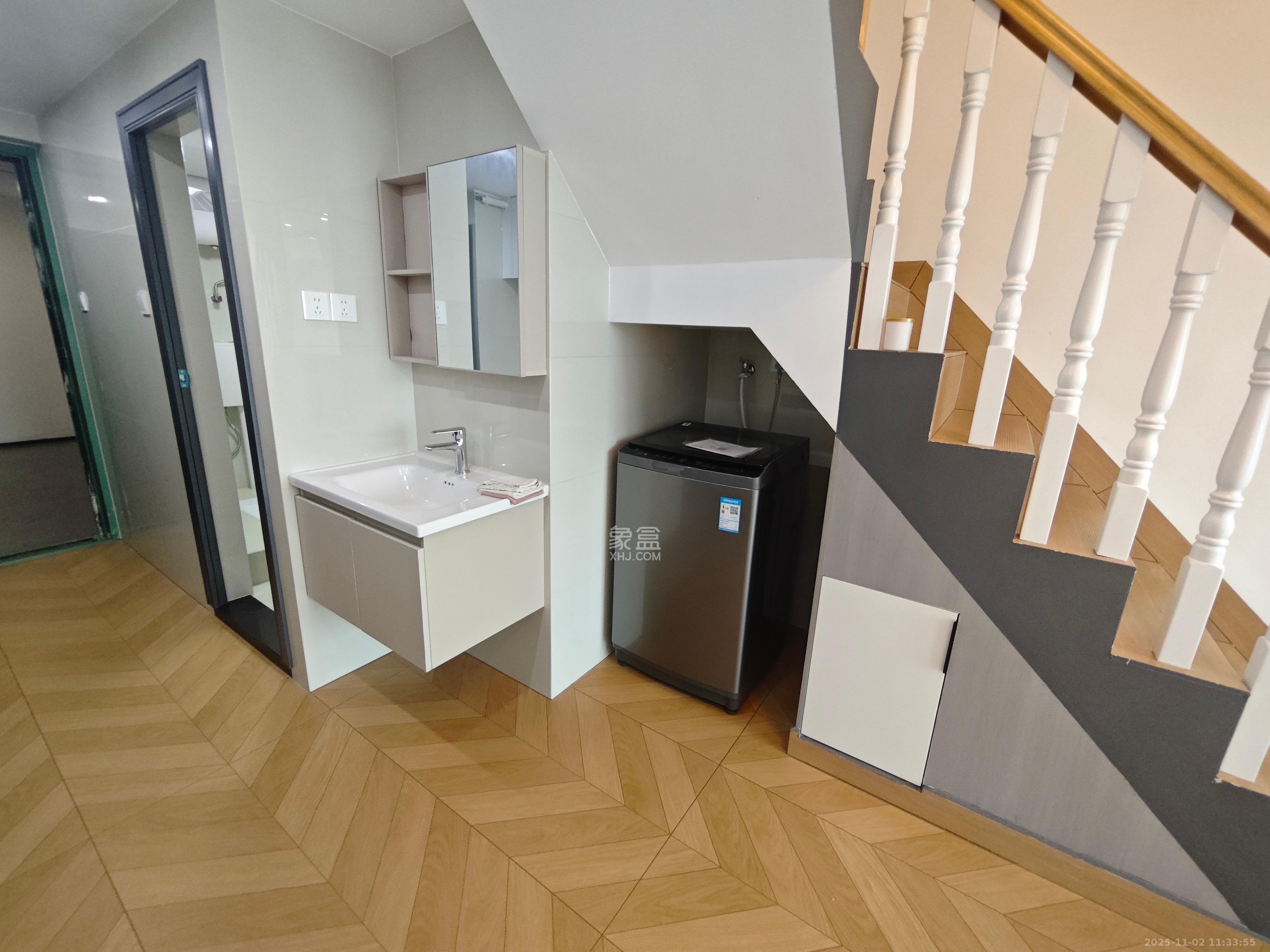 绿地V岛 2室1厅1卫 2500.0元/月 绿地V岛 2室1厅1卫 2500.0元/月室内图