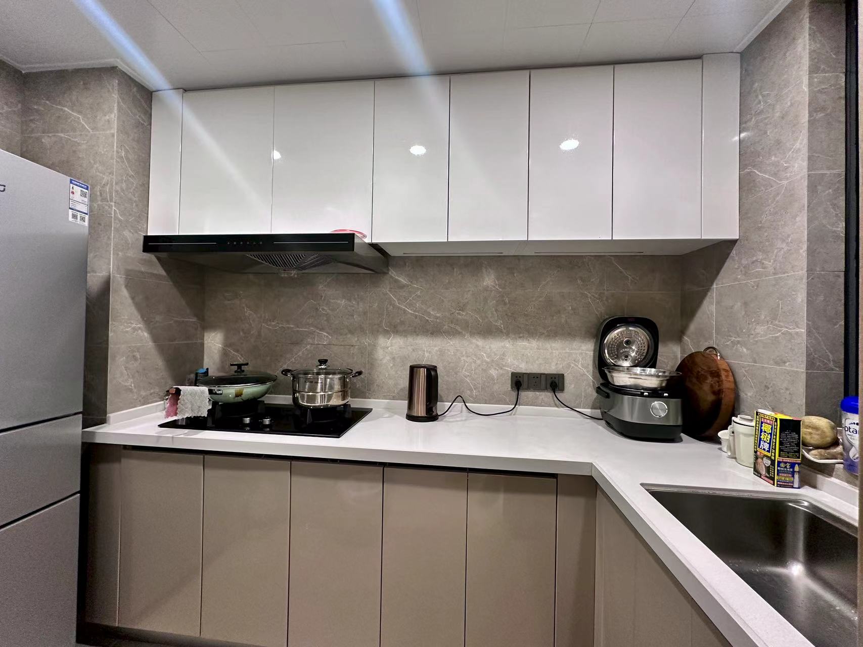 华润中心三期 4室2厅2卫 6500.0元/月 华润中心三期 4室2厅2卫 6500.0元/月室内图