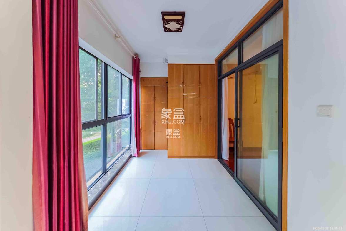 中城丽景香山园 4室2厅2卫 3400.0元/月 中城丽景香山园 4室2厅2卫 3400.0元/月室内图