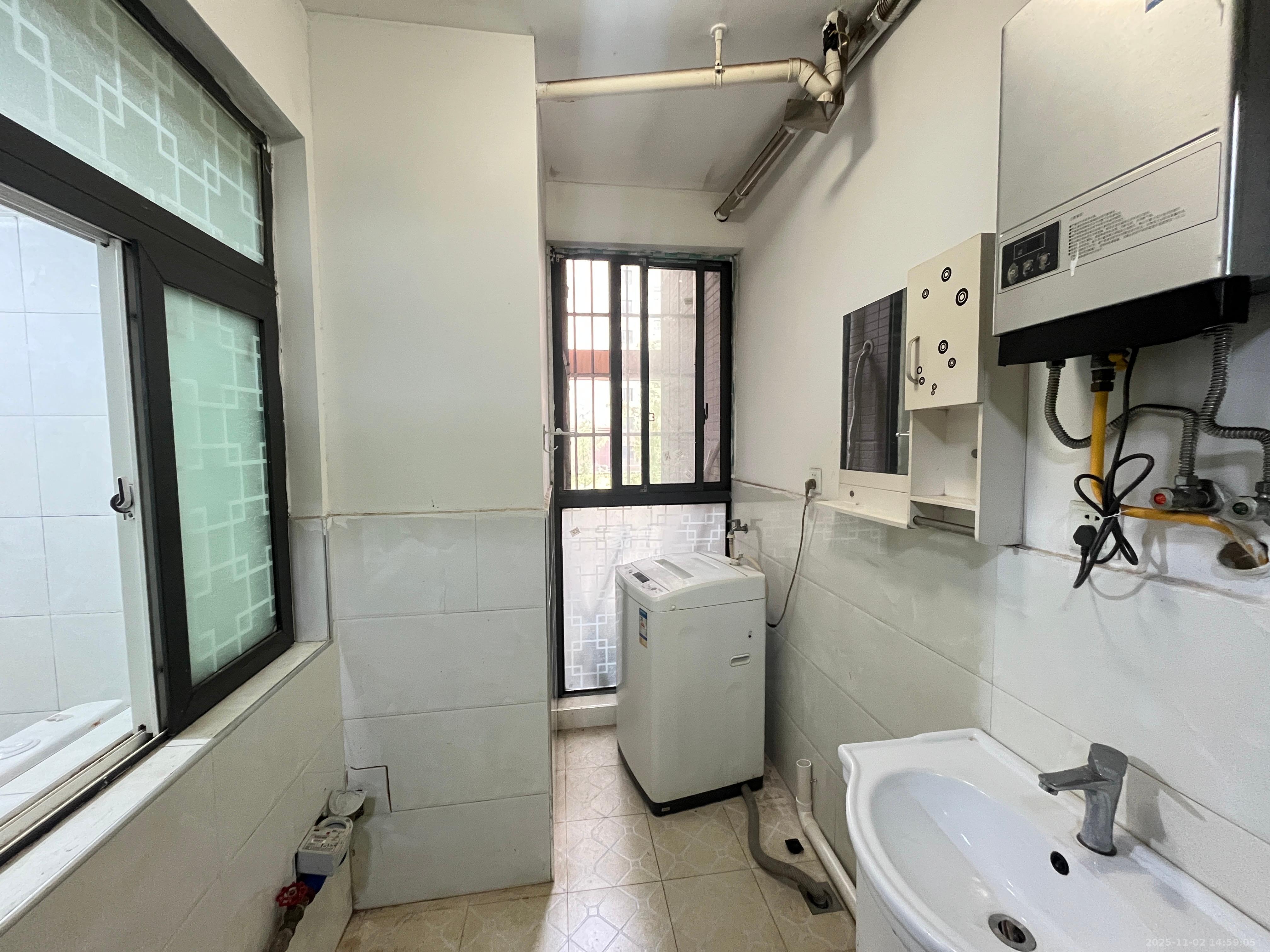 银太家园 2室2厅1卫 1600.0元/月 银太家园 2室2厅1卫 1600.0元/月室内图