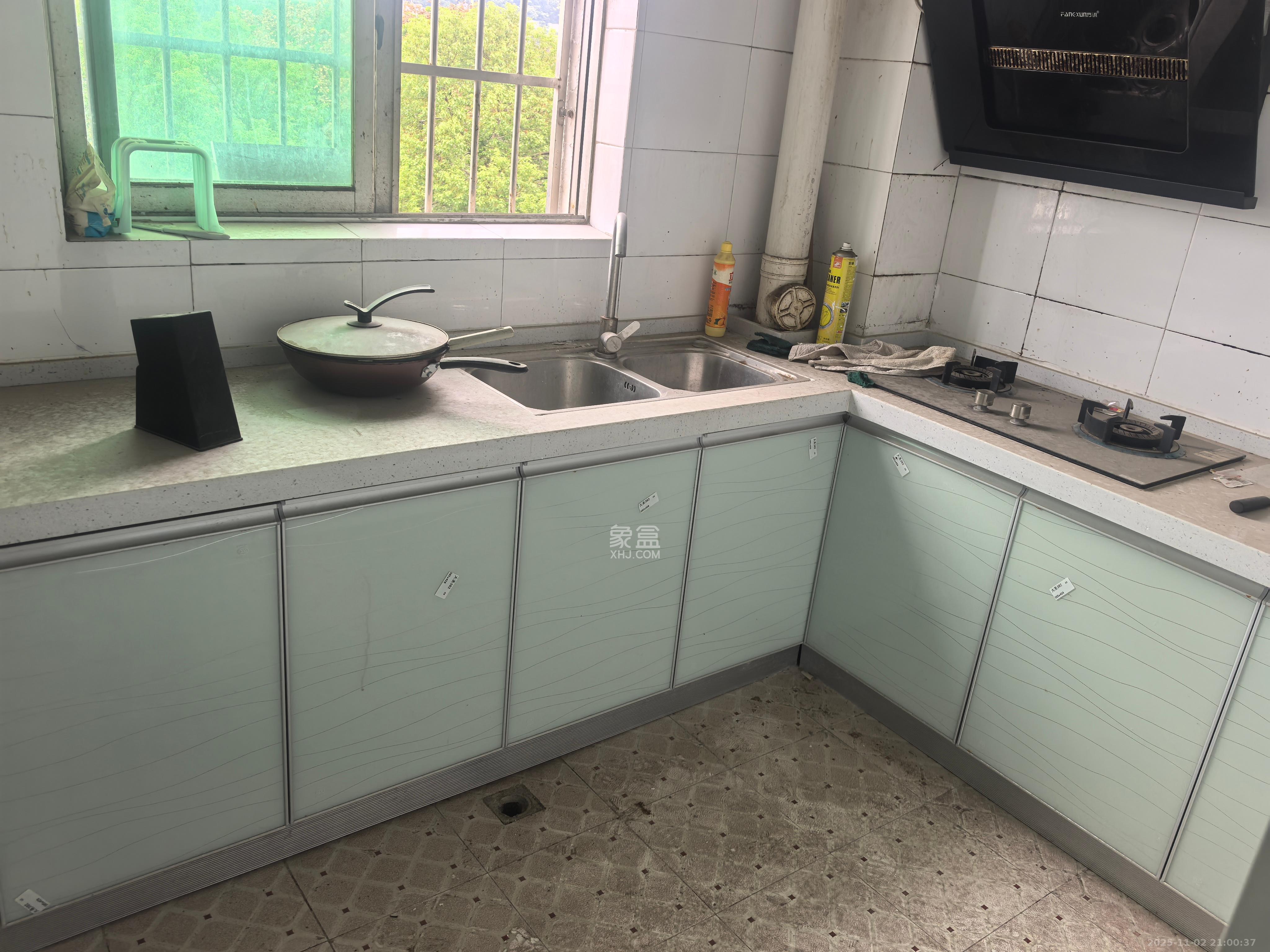 中南汽车世界  4室2厅1卫    1800.0元/月室内图