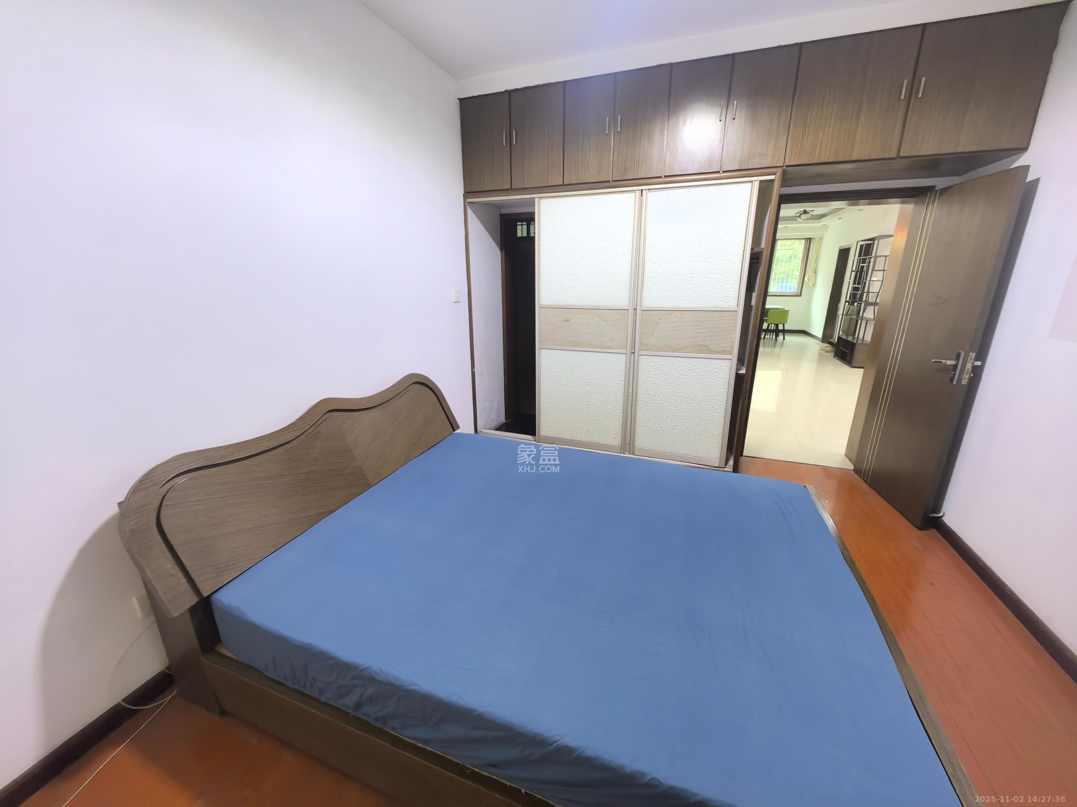 中南汽车世界 3室2厅1卫 1400.0元/月 中南汽车世界 3室2厅1卫 1400.0元/月室内图