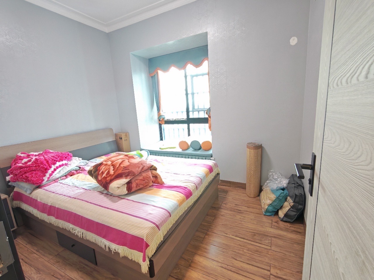 蓝海瑞园 1室0厅0卫 145.0万 蓝海瑞园 1室0厅0卫 145.0万客厅