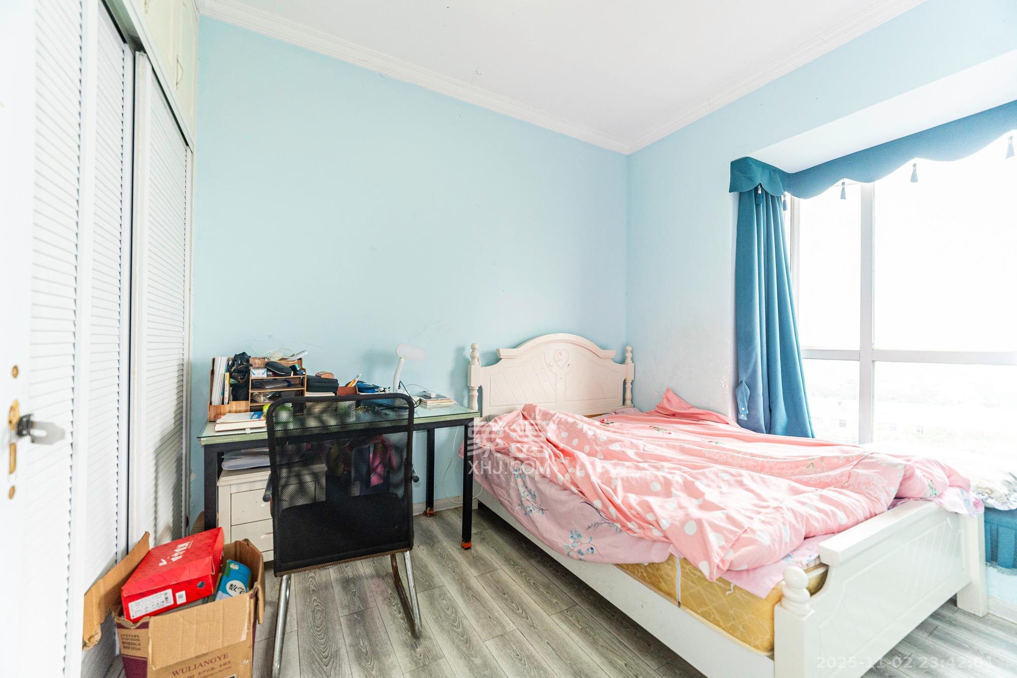 淞雅苑  4室2厅2卫    70.0万卧室