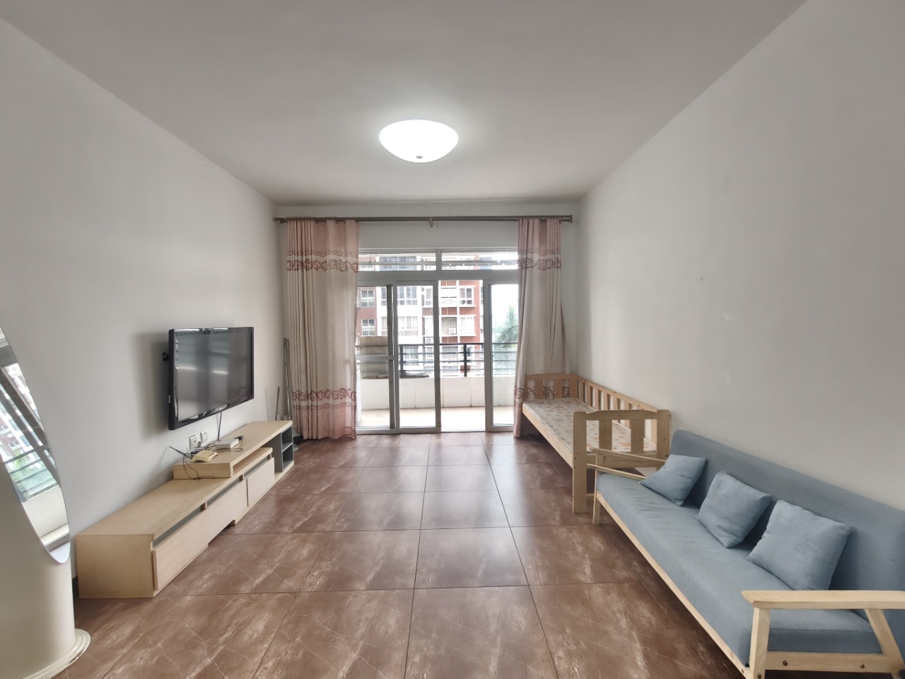 维多利亚花园  2室2厅1卫    2400.0元/月室内图1