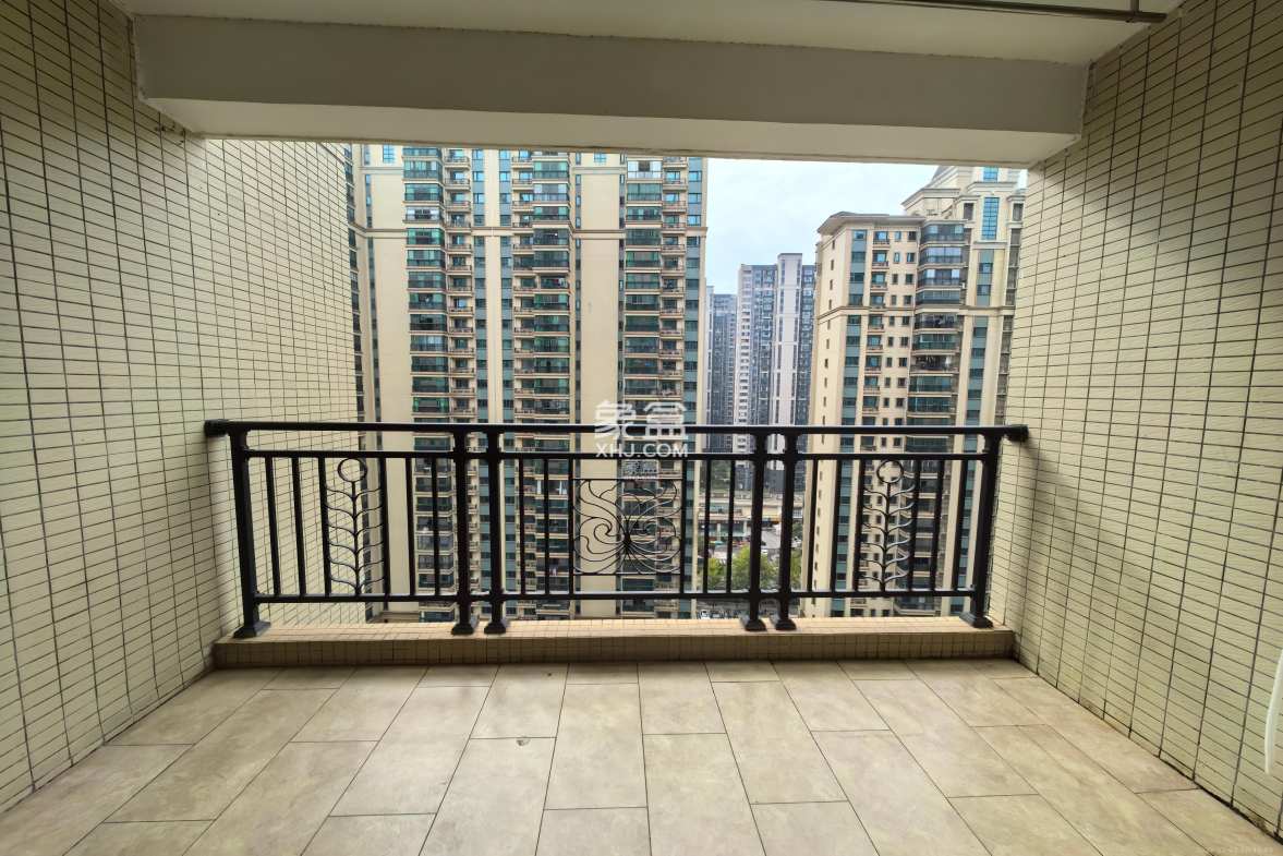 恒大翡翠华庭 3室2厅1卫 2200.0元/月 恒大翡翠华庭 3室2厅1卫 2200.0元/月室内图