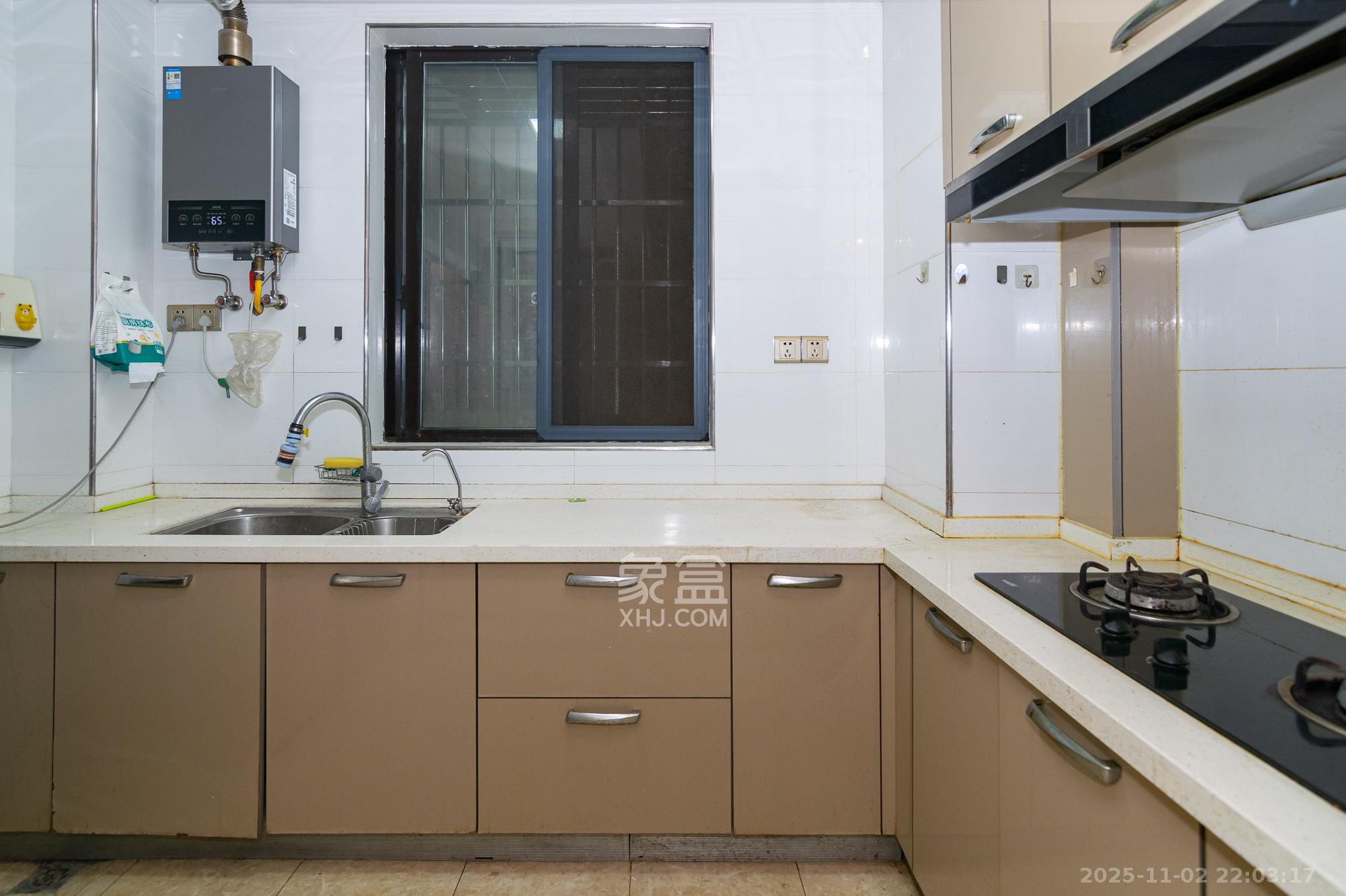 新城国际花都 3室2厅1卫 63.8万 新城国际花都 3室2厅1卫 63.8万厨房