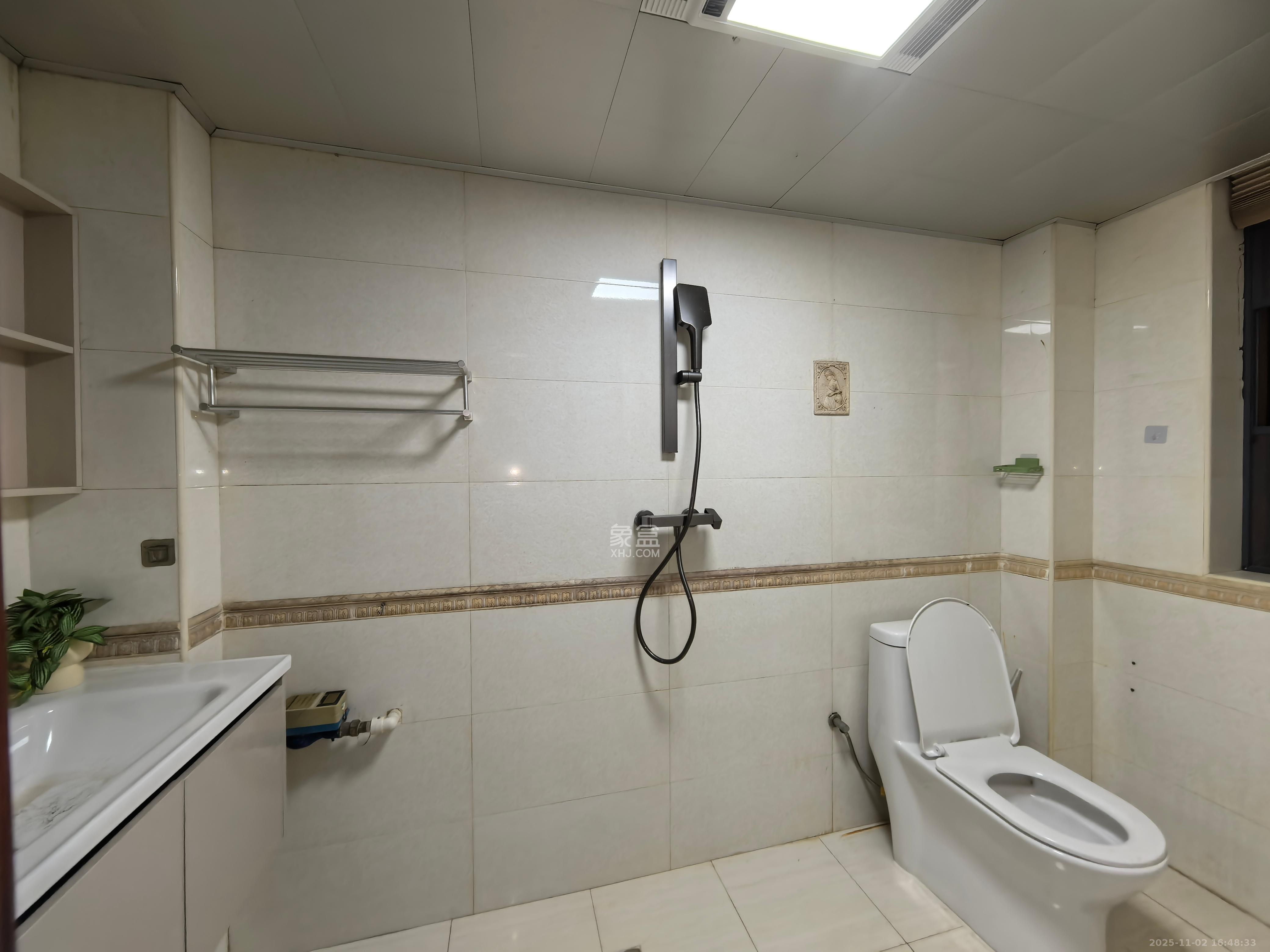 中城丽景香山园  2室2厅1卫    2500.0元/月室内图