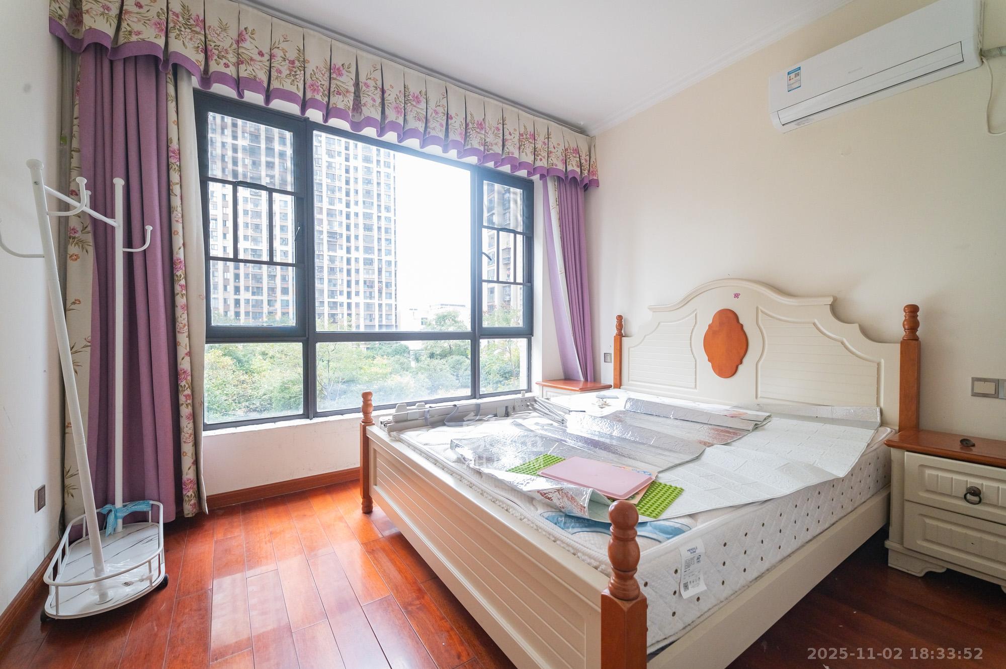 国泰九龙湾  3室2厅1卫    75.8万卧室