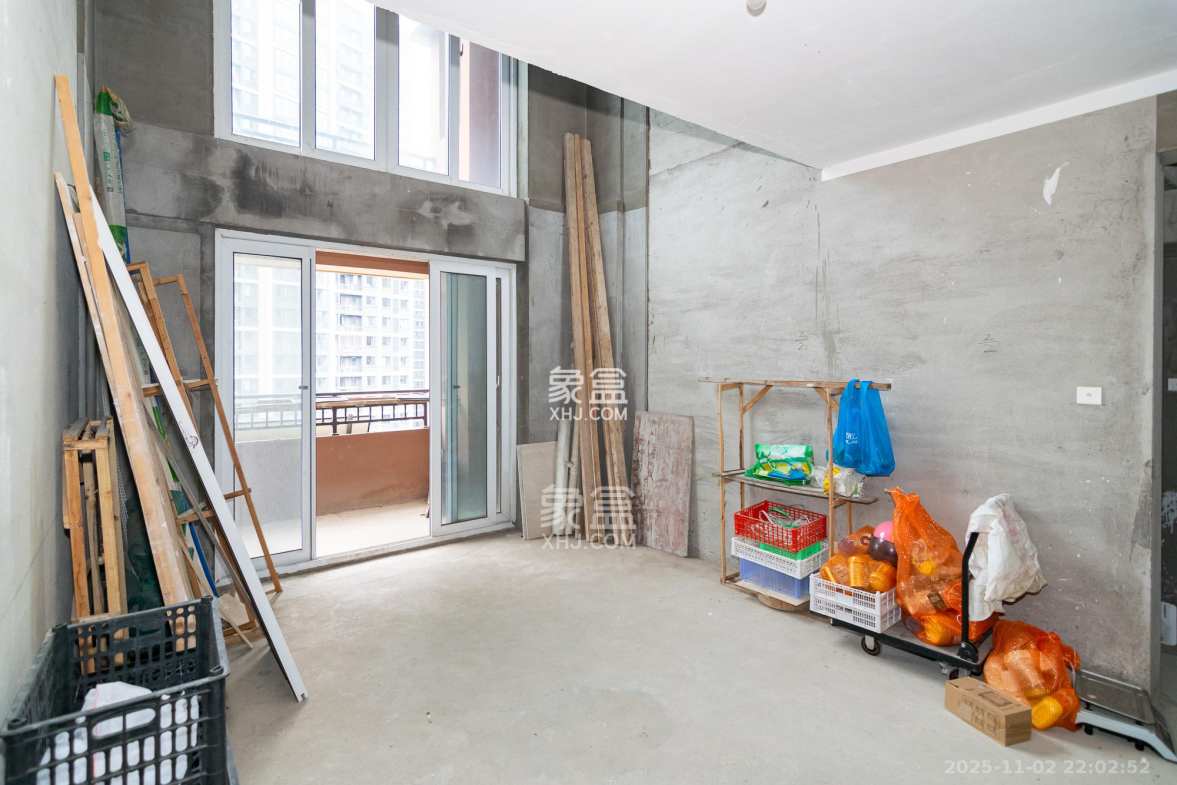 新城国际花都 5室2厅3卫 88.8万 新城国际花都 5室2厅3卫 88.8万客厅