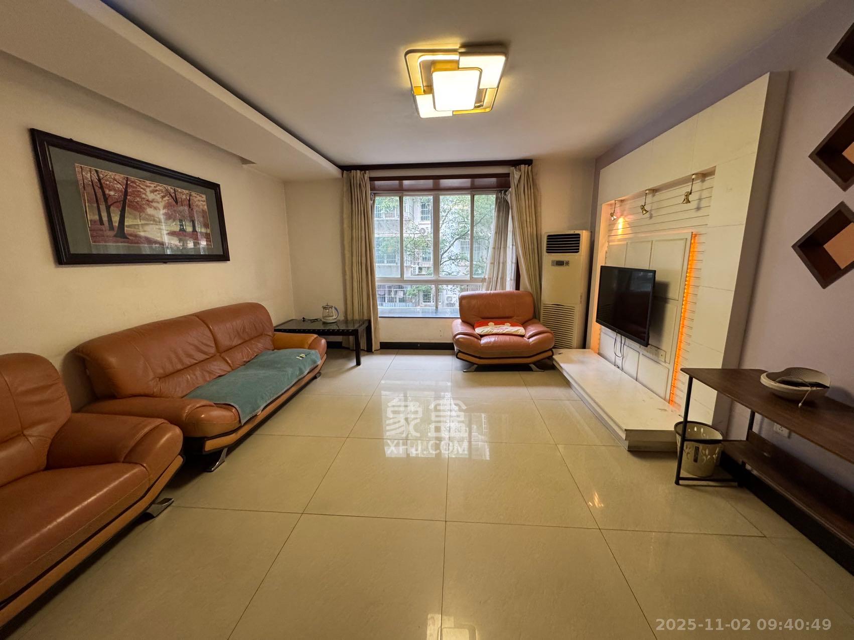 景湾小区（井湾小区）  3室2厅1卫    1700.0元/月室内图1