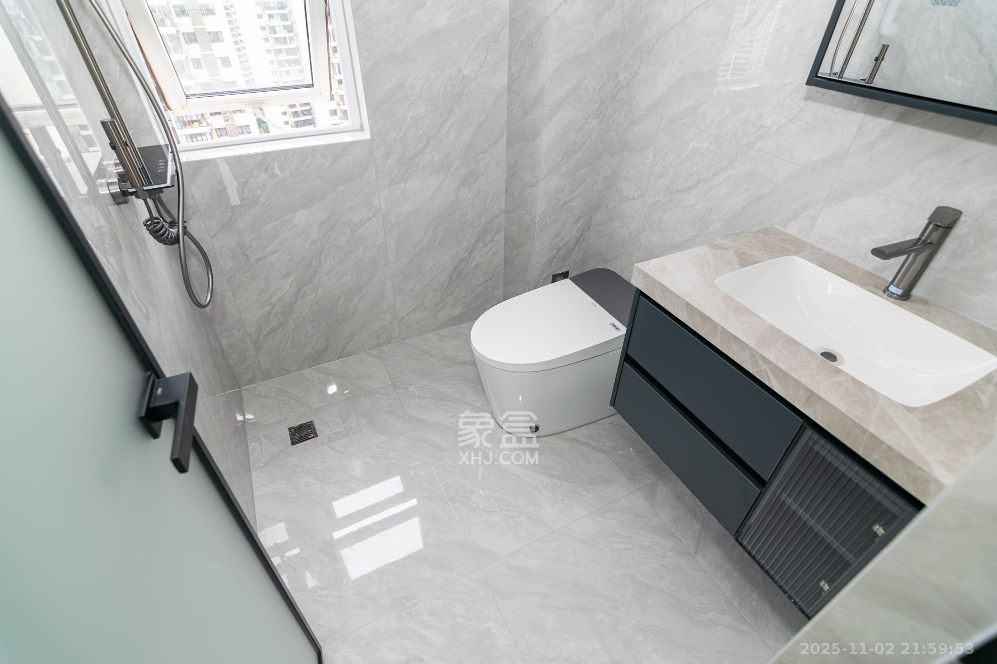 新华联梦想城  4室2厅2卫    106.8万卫生间