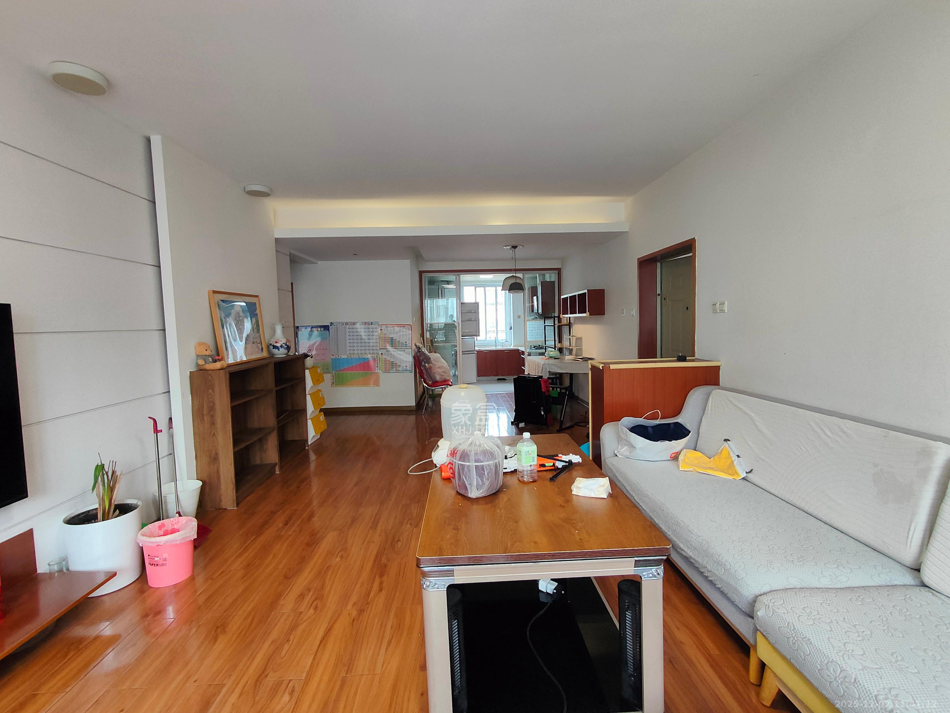 鑫天芙蓉  3室2厅2卫    2500.0元/月室内图