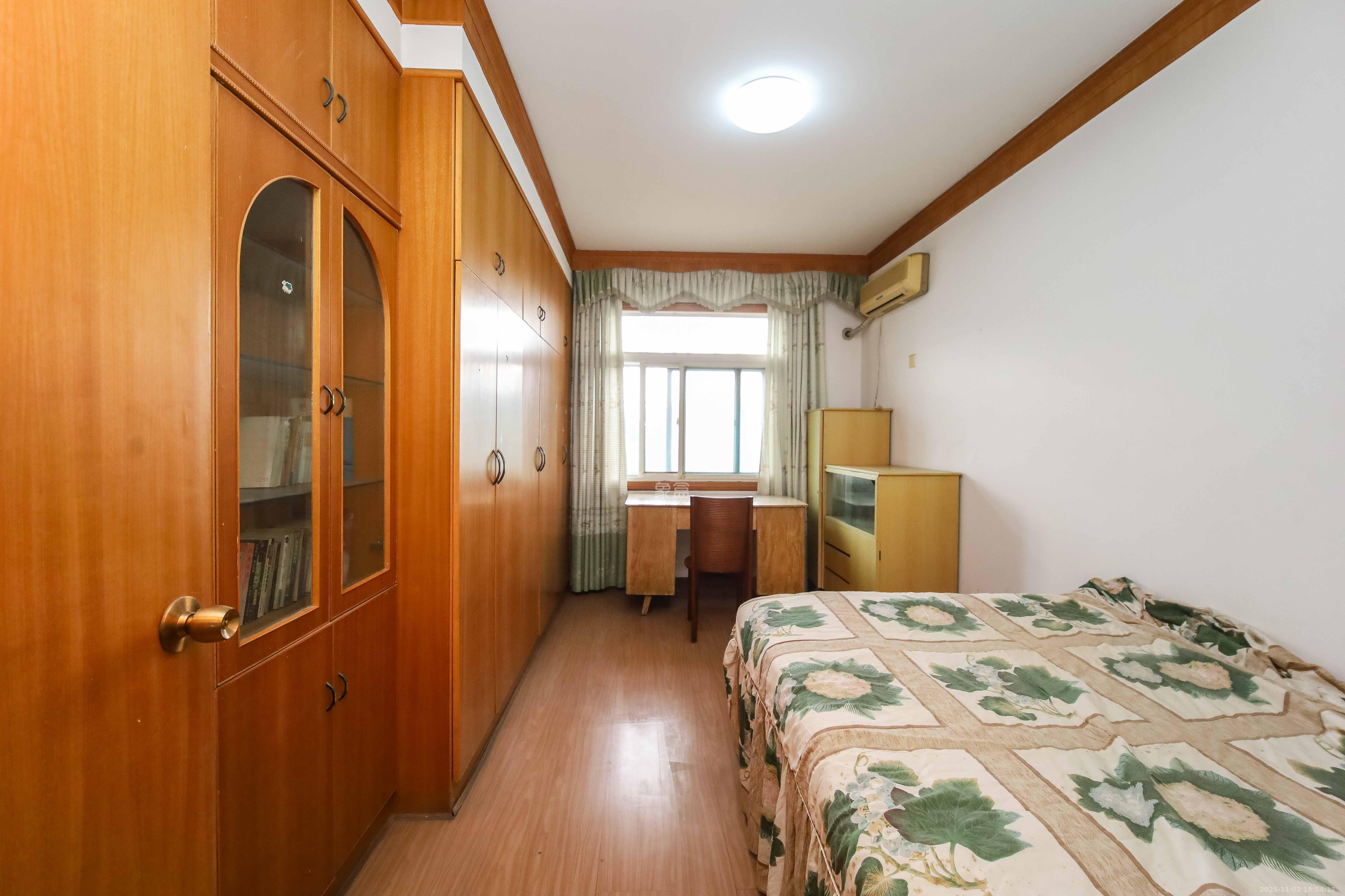 军队星火离退休干部休养所  3室2厅1卫    68.0万 军队星火离退休干部休养所  3室2厅1卫    68.0万卧室