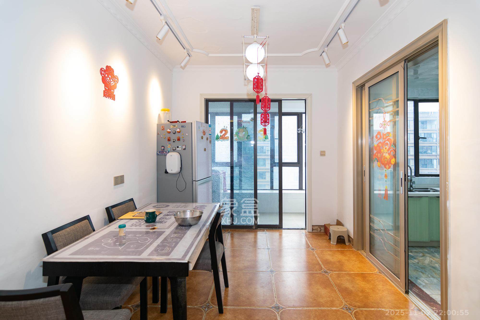 润和长郡(润和紫郡二三期) 5室2厅2卫 125.0万 润和长郡(润和紫郡二三期) 5室2厅2卫 125.0万客厅