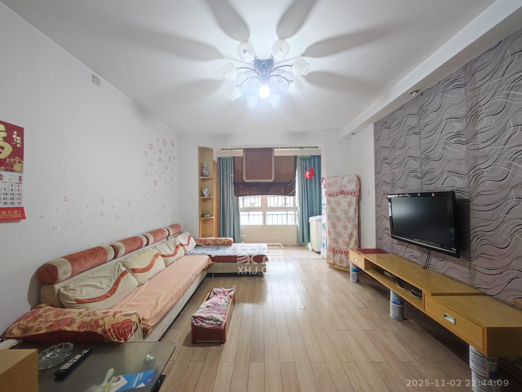 鄱阳小区  2室2厅1卫    41.8万客厅