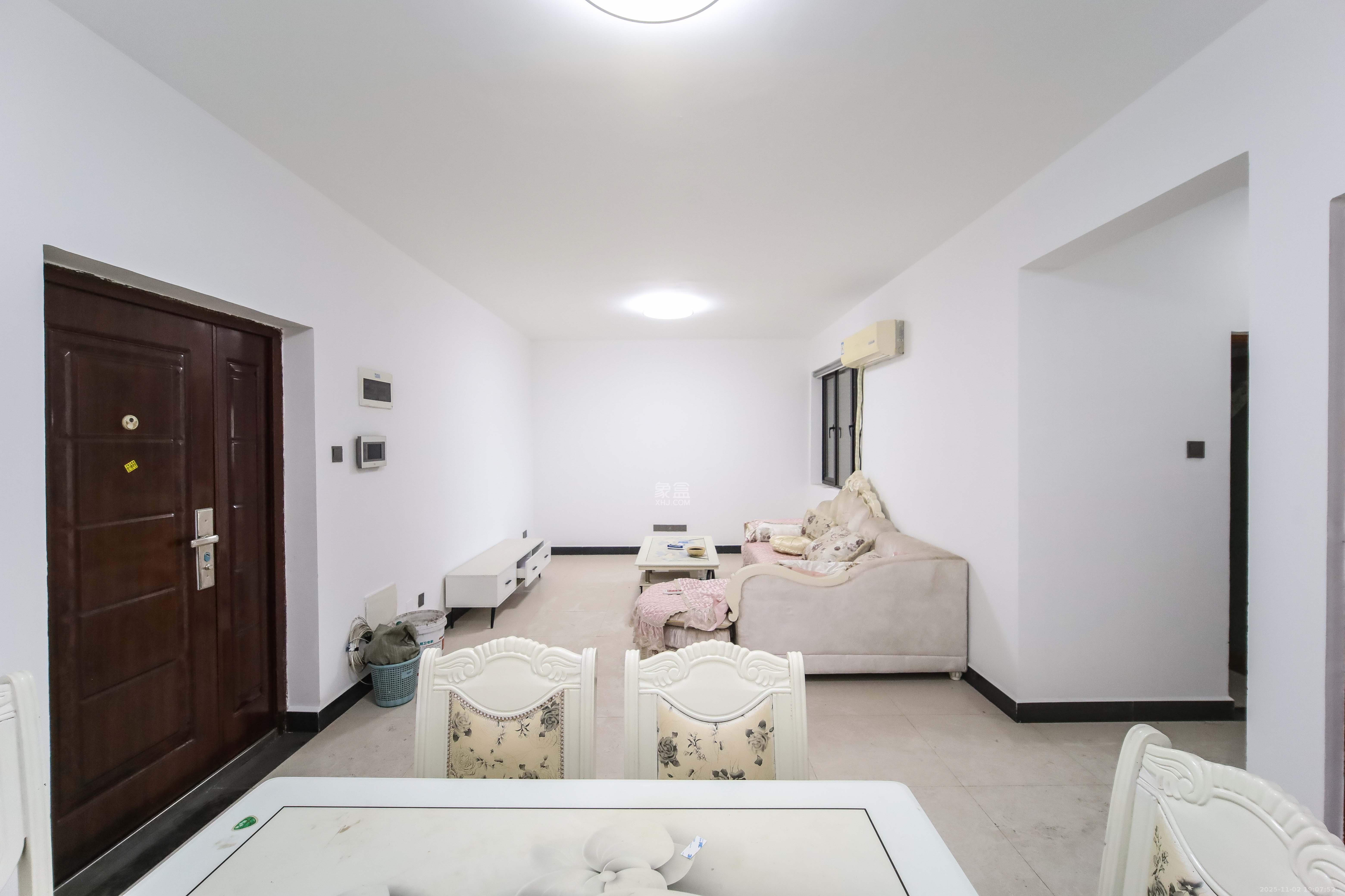 上东辛顿公寓  2室2厅1卫    61.0万 上东辛顿公寓  2室2厅1卫    61.0万客厅