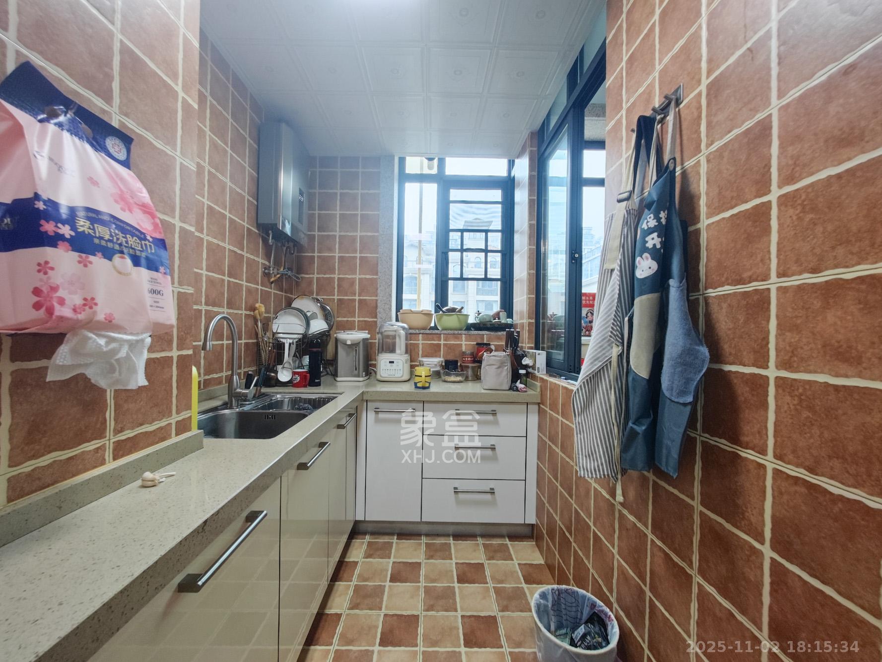 明昇壹城（明昇时代广场）一期  3室2厅1卫    295.0万厨房