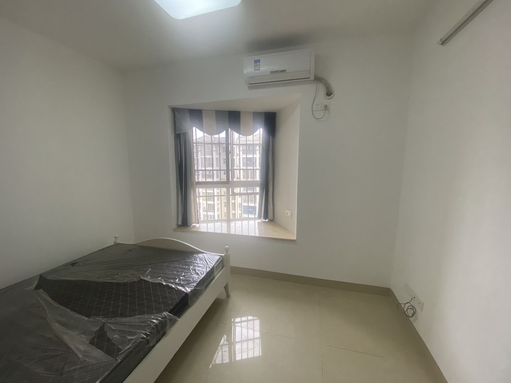 宝泰温泉花园  3室2厅1卫    2300.0元/月室内图