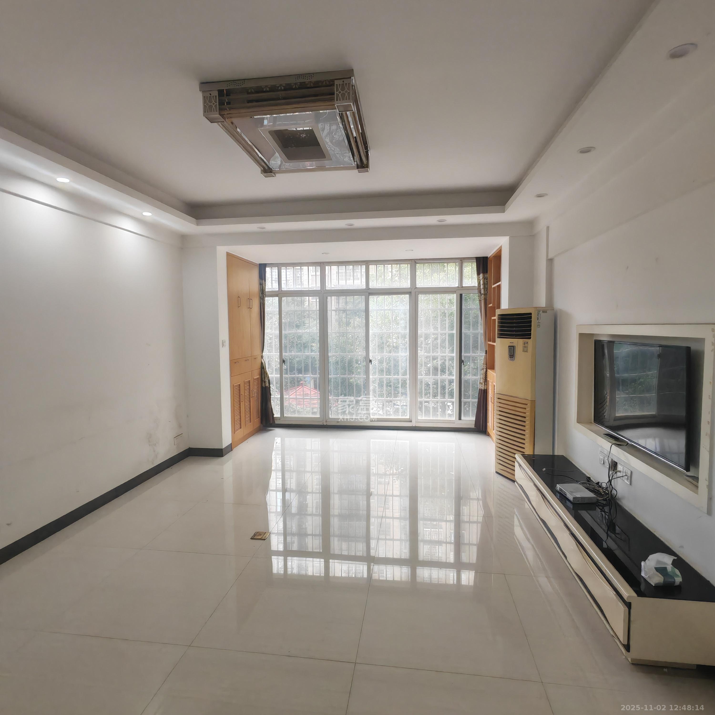 洋湖景园  3室2厅2卫    2500.0元/月室内图1