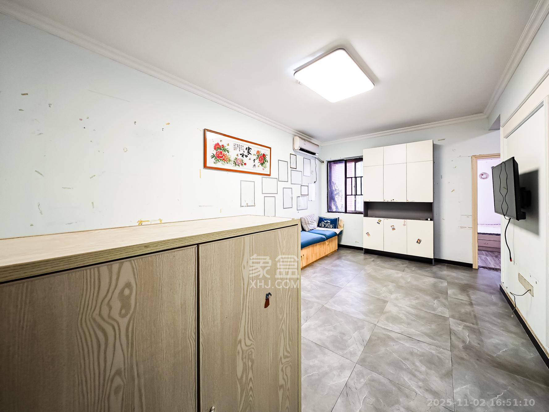 绿地海外滩一期 2室1厅1卫 45.0万 绿地海外滩一期 2室1厅1卫 45.0万客厅