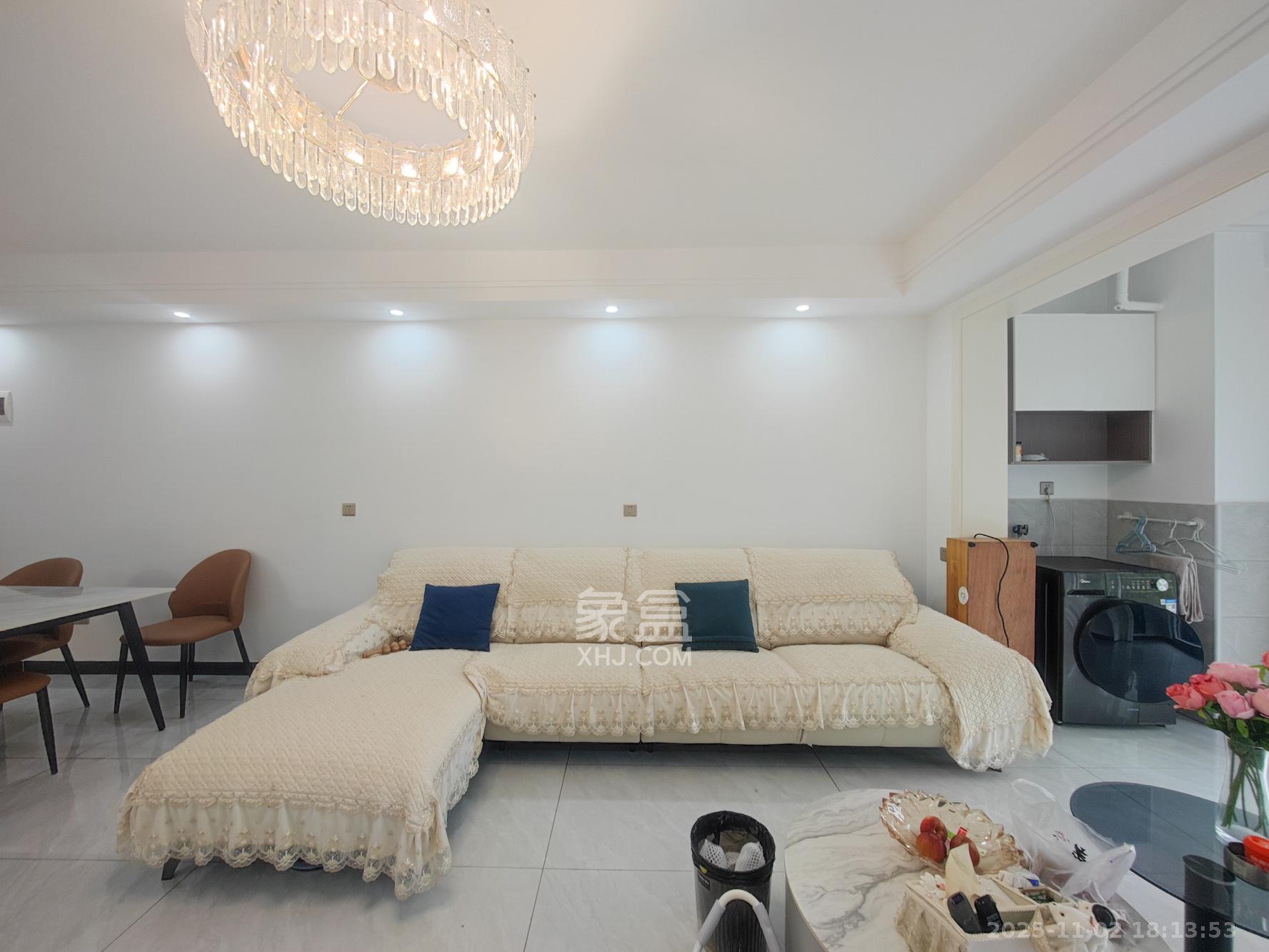 山水霖城(植物原著)  3室2厅2卫    130.0万 山水霖城(植物原著)  3室2厅2卫    130.0万客厅