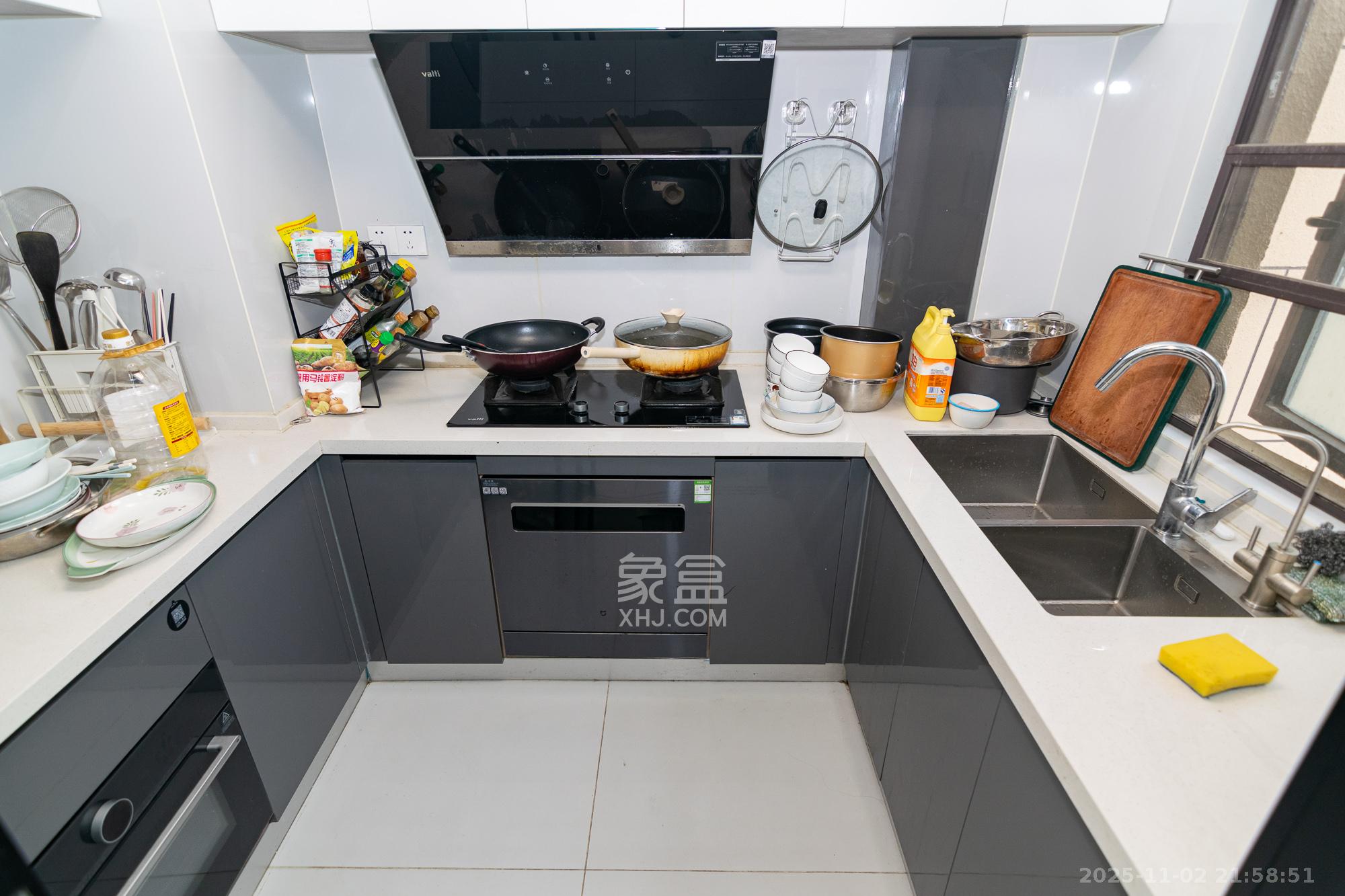 大汉汉府一期 4室2厅2卫 100.0万 大汉汉府一期 4室2厅2卫 100.0万厨房