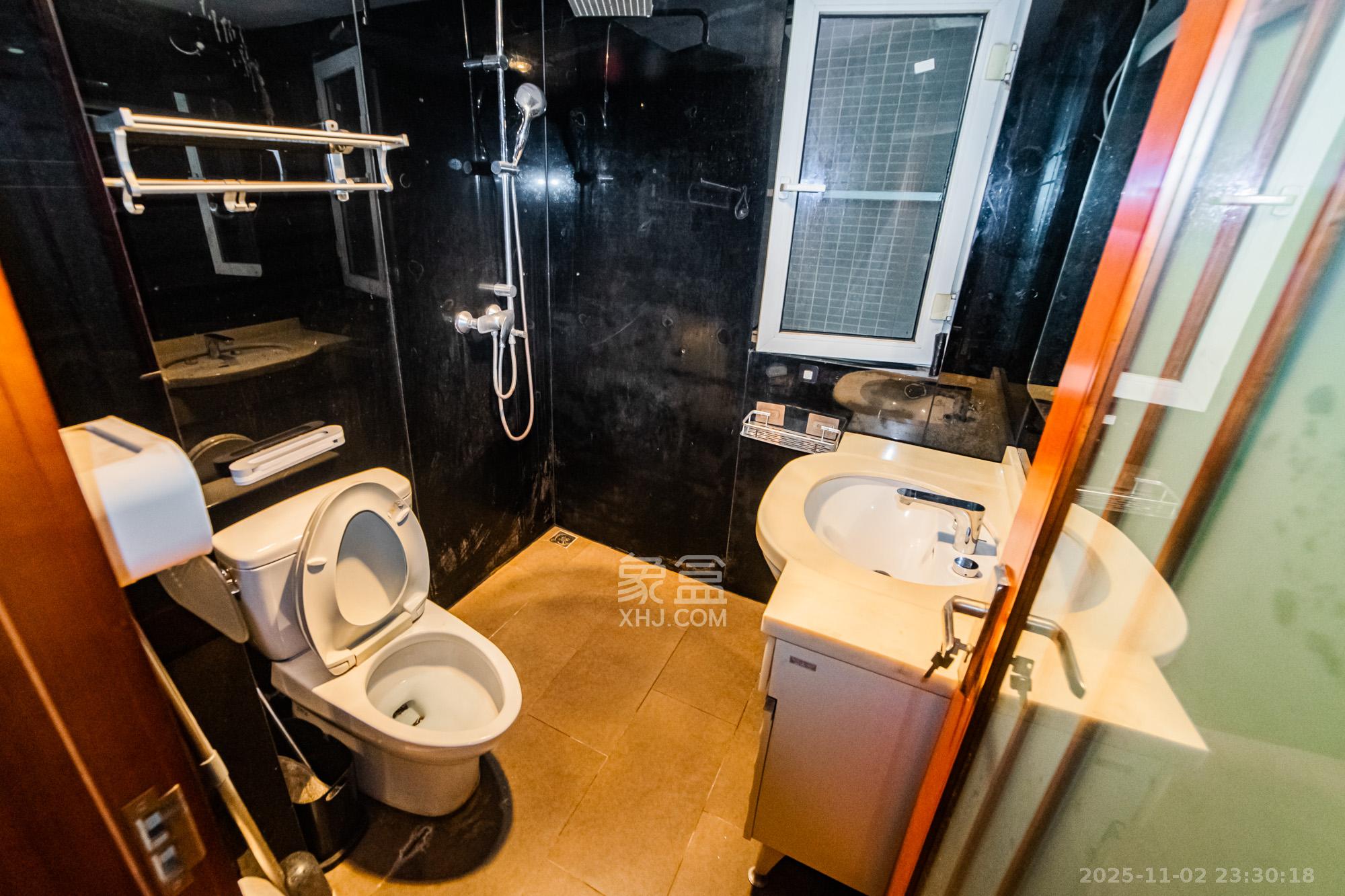 万国城(当代满庭春MOMA)二期 2室2厅1卫 75.0万 万国城(当代满庭春MOMA)二期 2室2厅1卫 75.0万卫生间