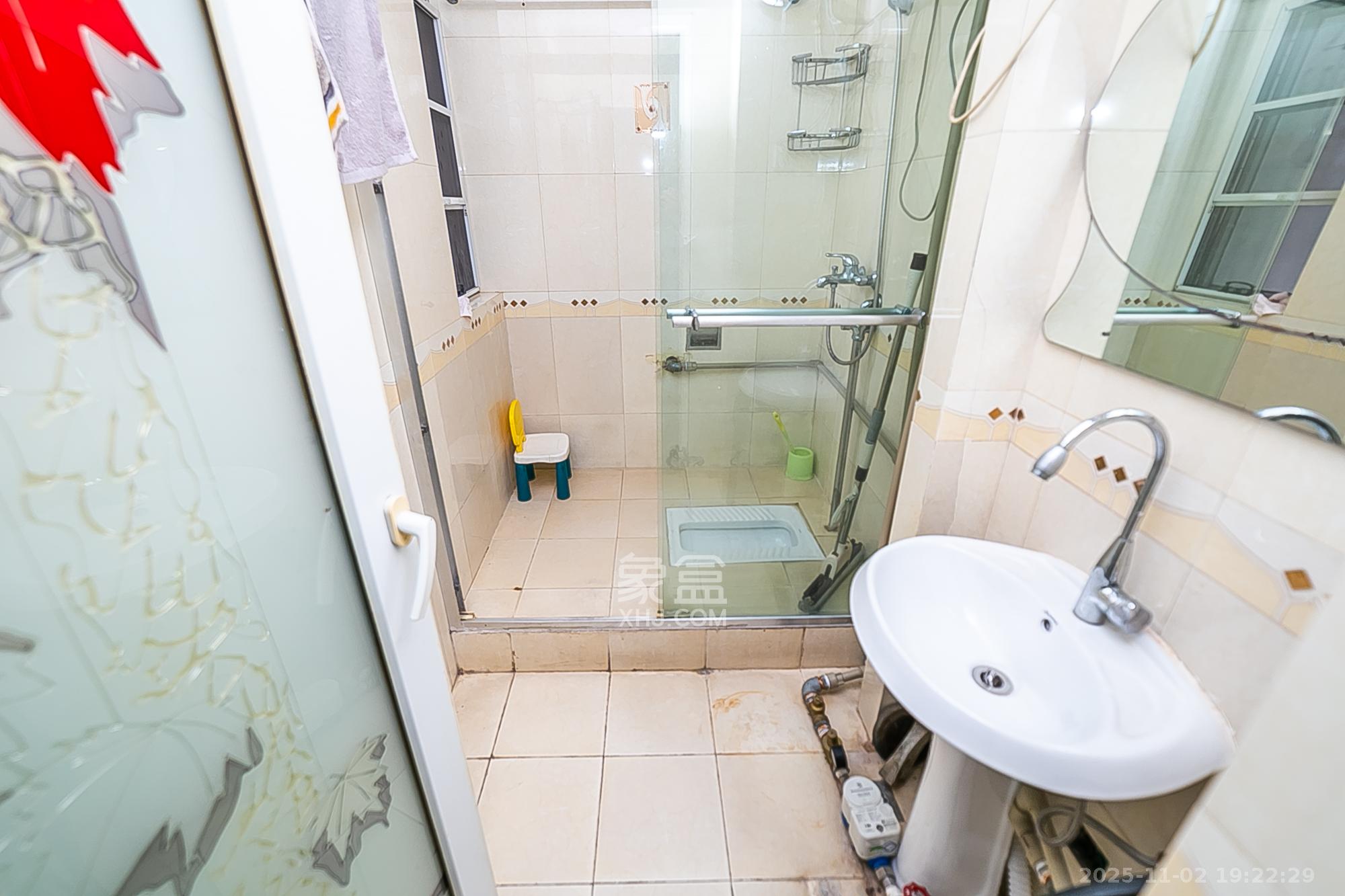 华银园  3室2厅2卫    103.0万卫生间