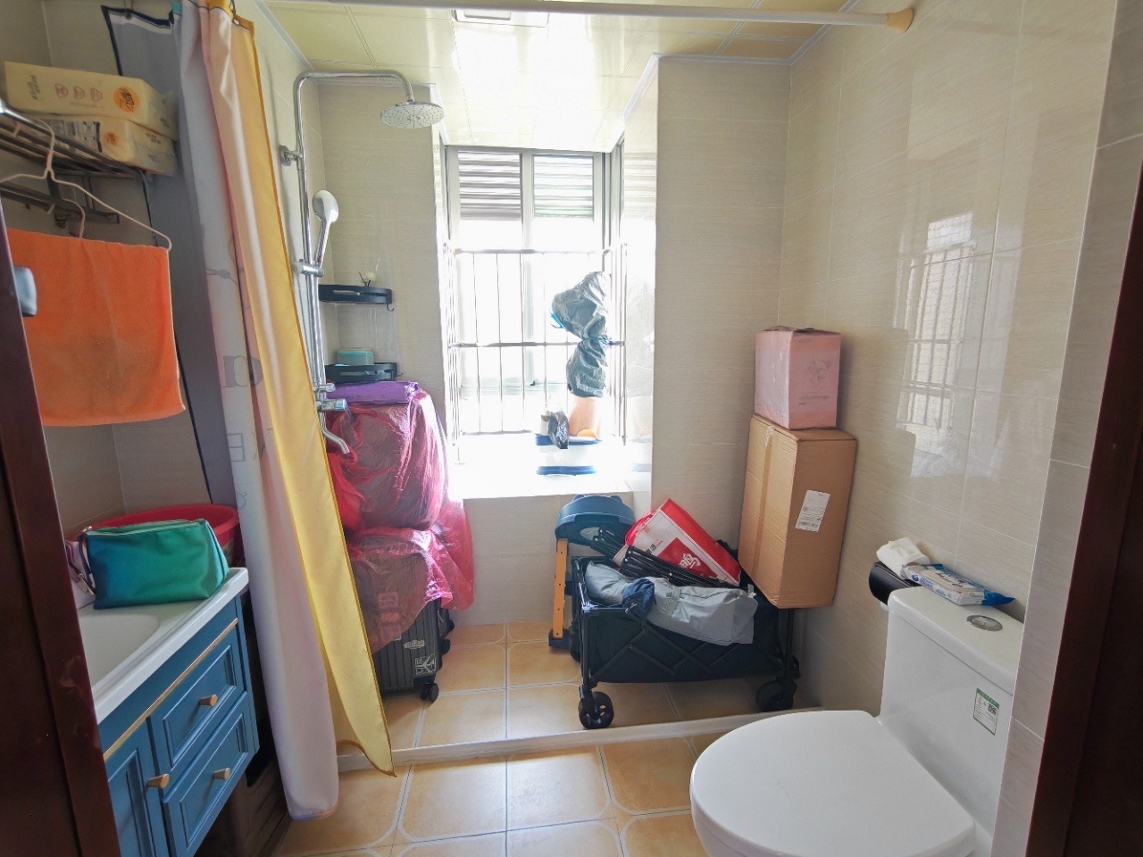 宝源花园 3室2厅2卫 165.0万 宝源花园 3室2厅2卫 165.0万客厅