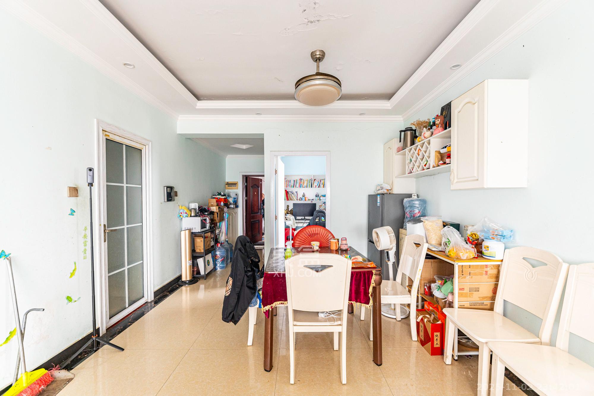 淞雅苑  4室2厅2卫    70.0万客厅