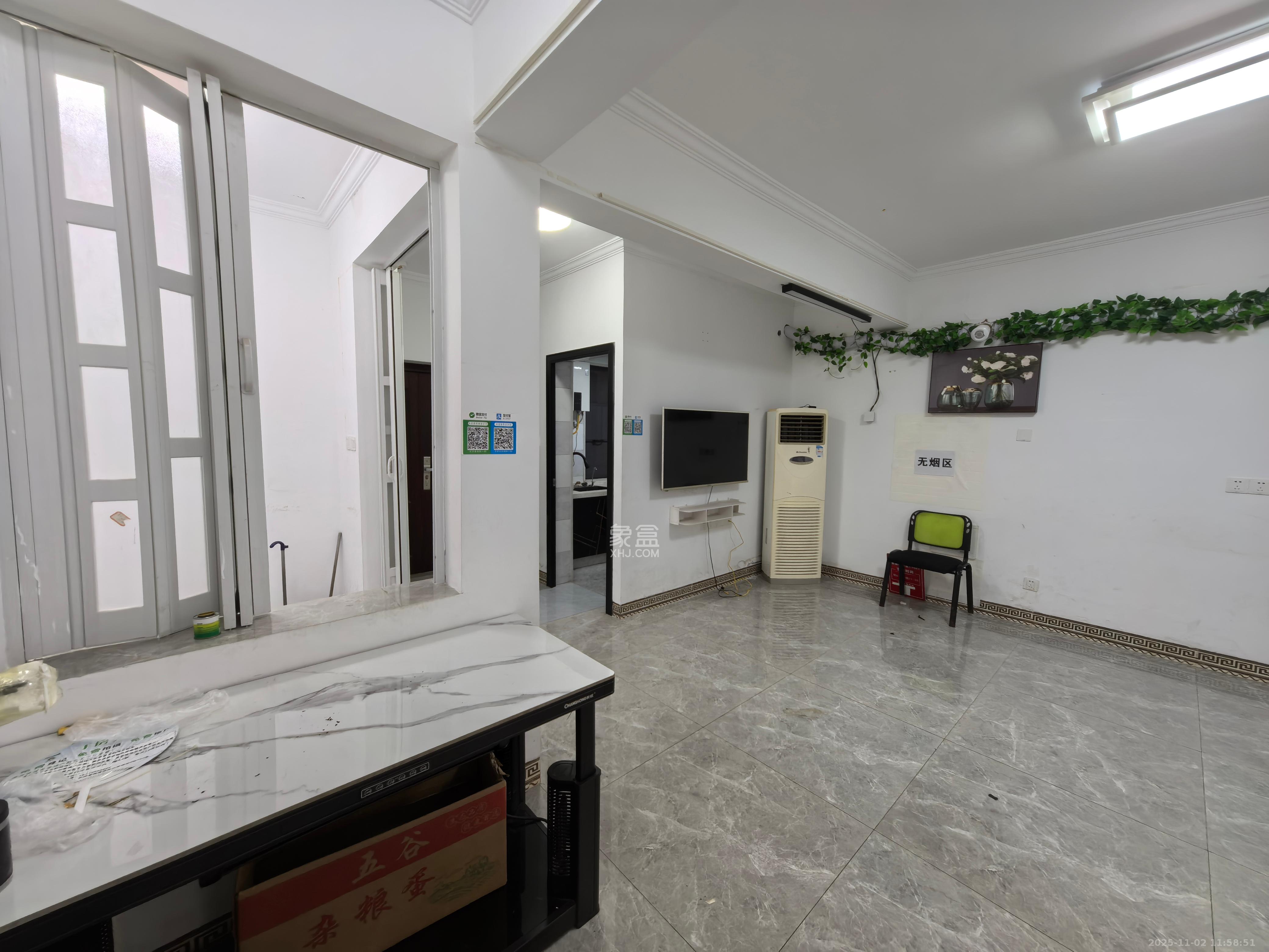 澳海月亮湾  3室2厅2卫    2000.0元/月室内图