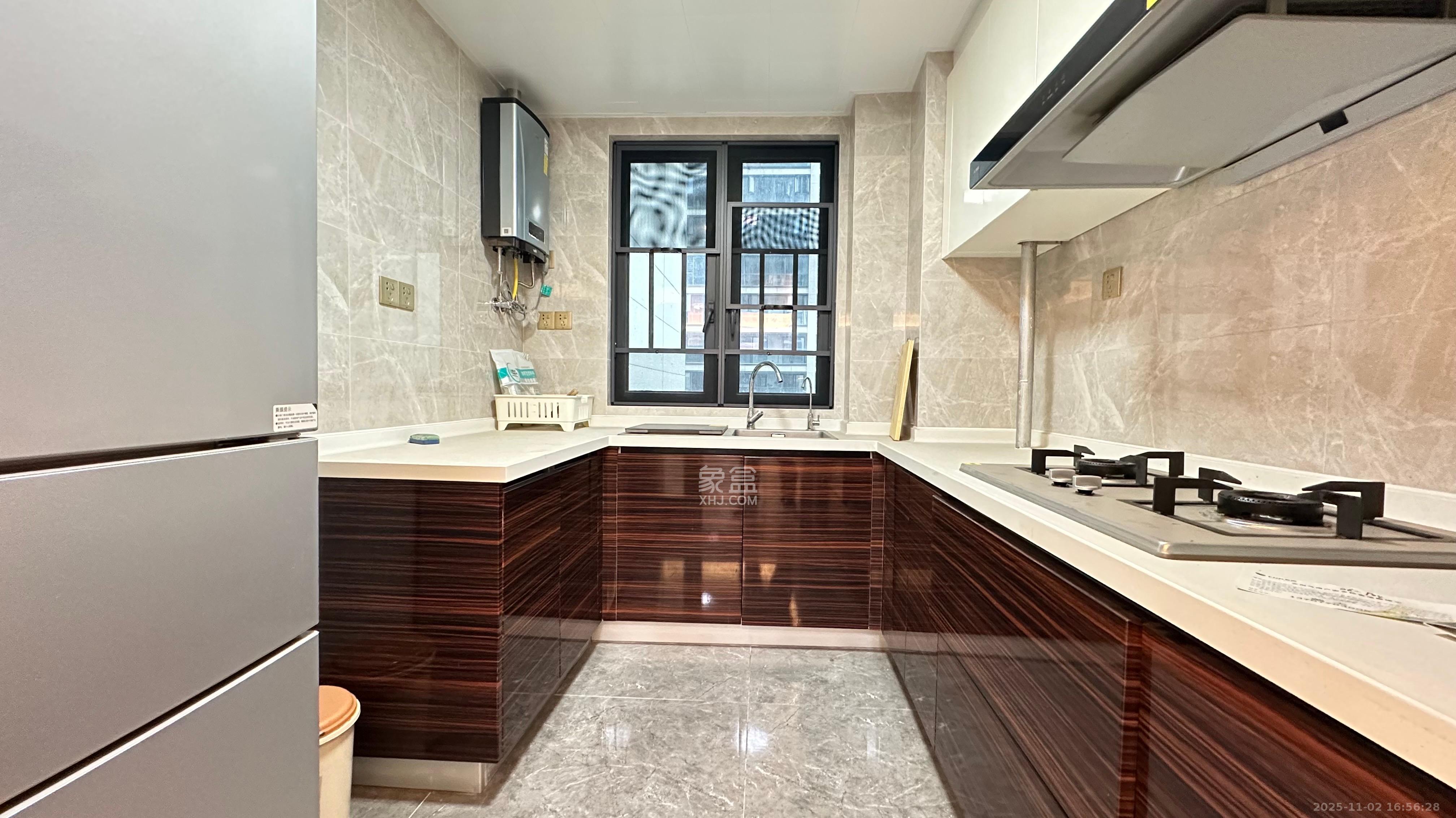 中海阅麓山二期  4室2厅2卫    3500.0元/月室内图