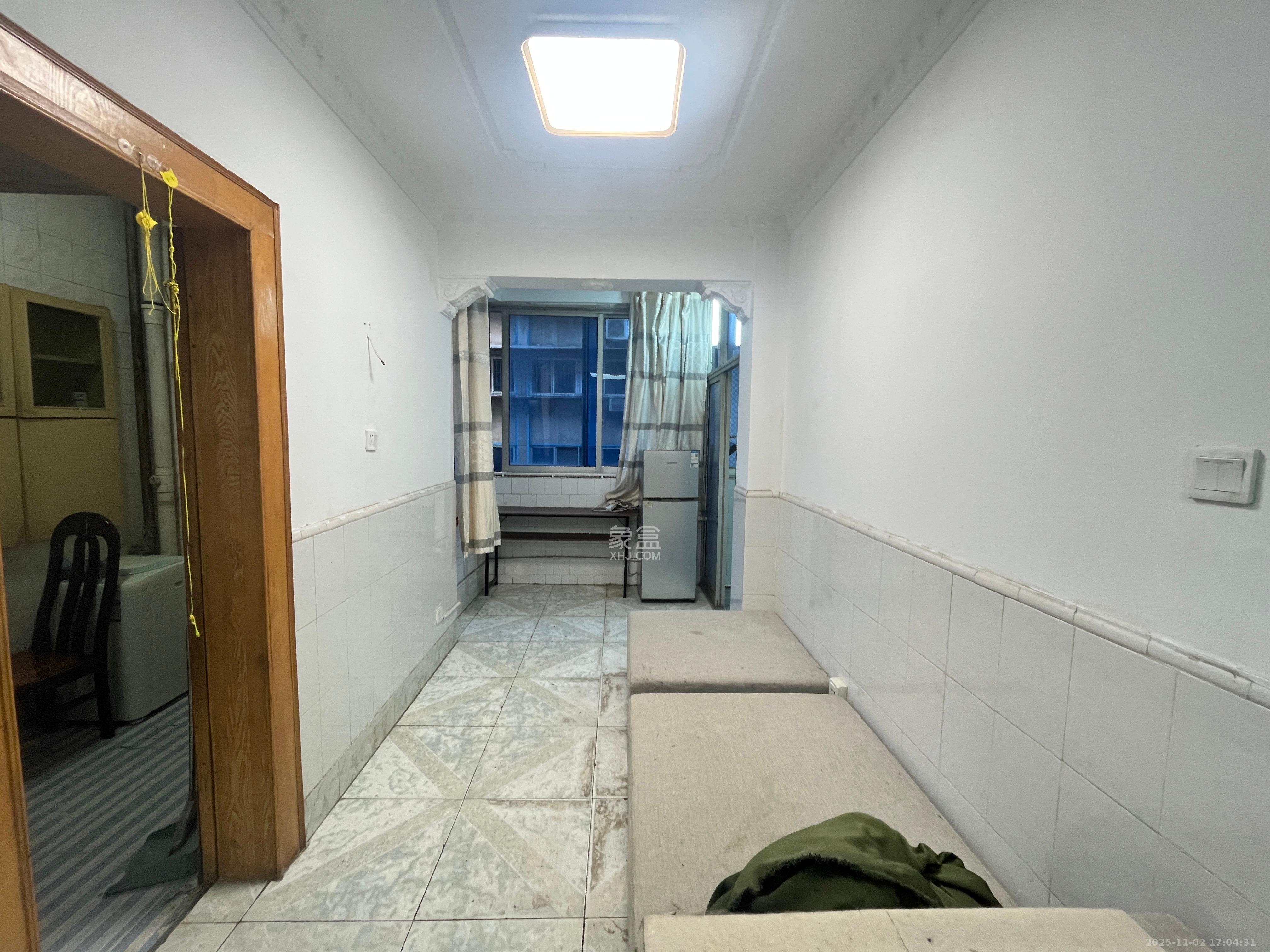 长岭水电八局宿舍 2室2厅1卫 1400.0元/月 长岭水电八局宿舍 2室2厅1卫 1400.0元/月室内图