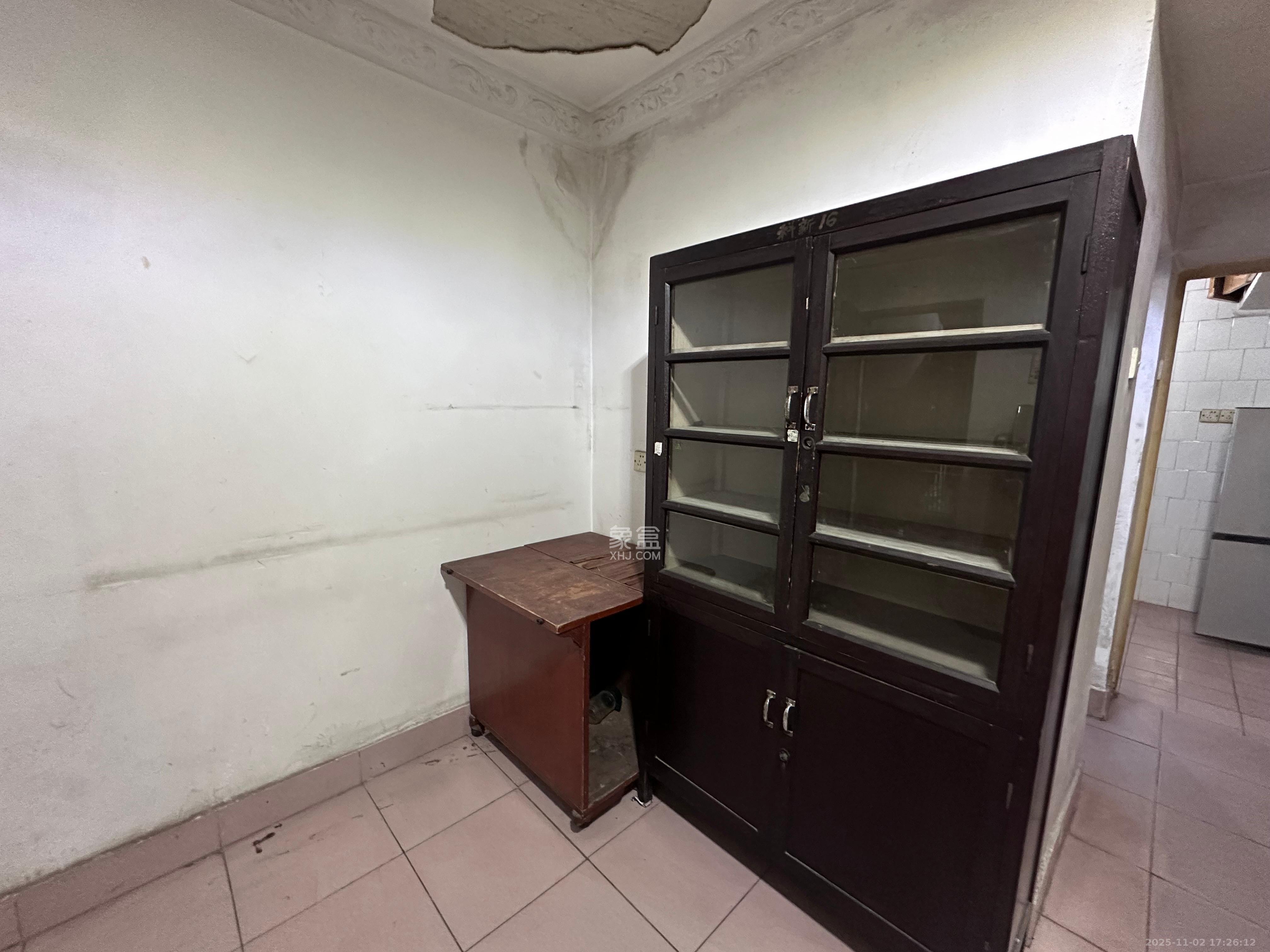 便河边散盘  3室2厅2卫    2500.0元/月室内图