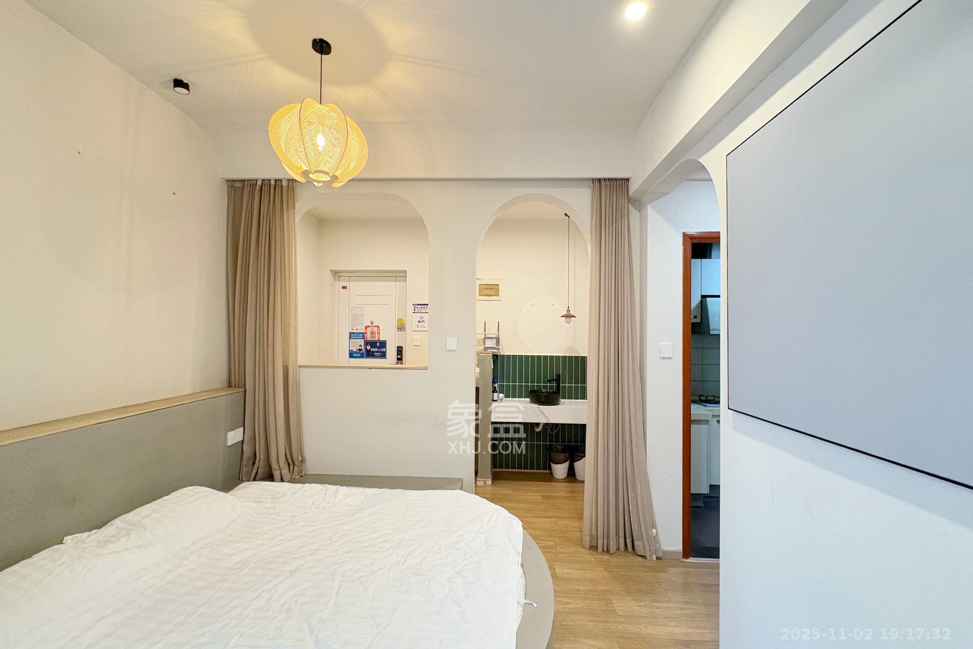 中天广场  1室1厅1卫    52.6万客厅