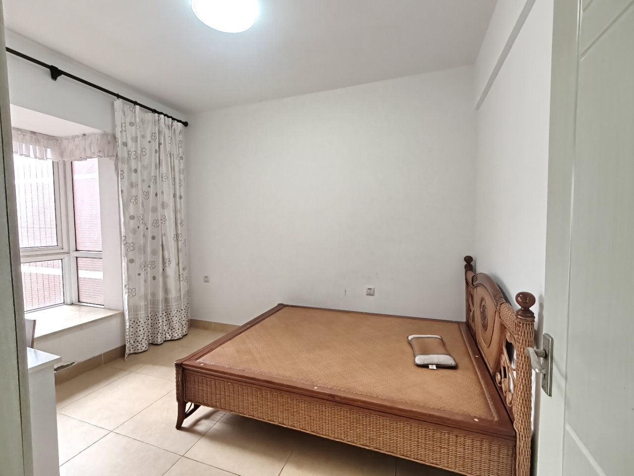 维多利亚花园 2室2厅1卫 2400.0元/月 维多利亚花园 2室2厅1卫 2400.0元/月室内图