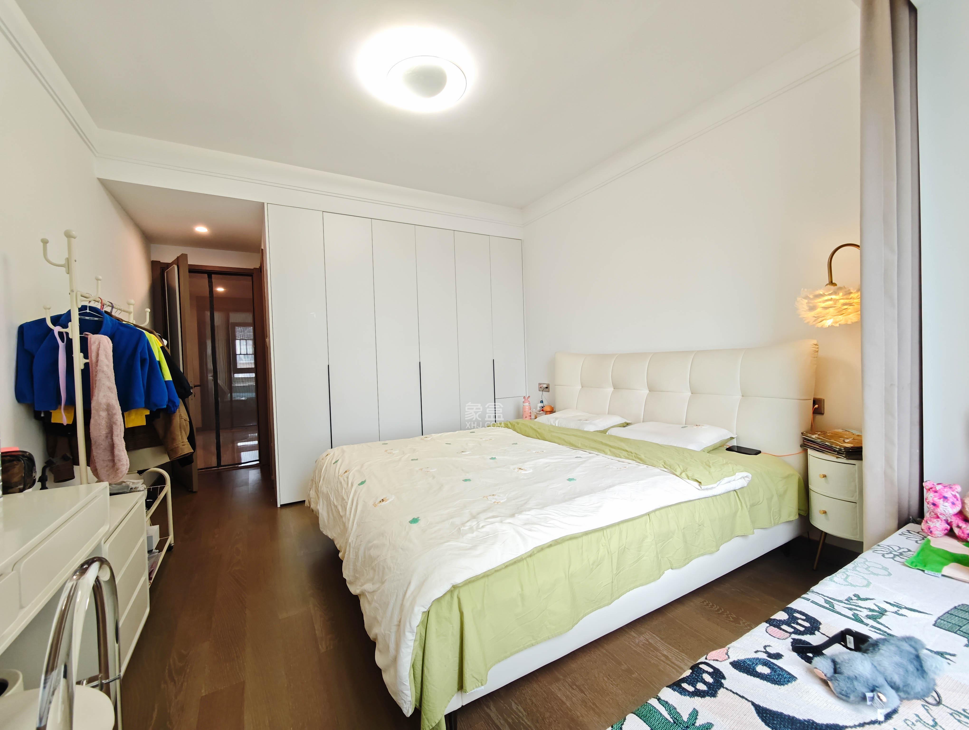 龙湖日盛奕境  4室2厅2卫    135.0万卧室