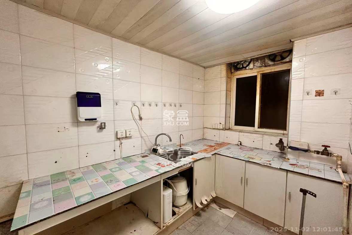 湖开小区(湖南开关厂宿舍)/南大桥社区 6室2厅1卫 3300.0元/月 湖开小区(湖南开关厂宿舍)/南大桥社区 6室2厅1卫 3300.0元/月室内图