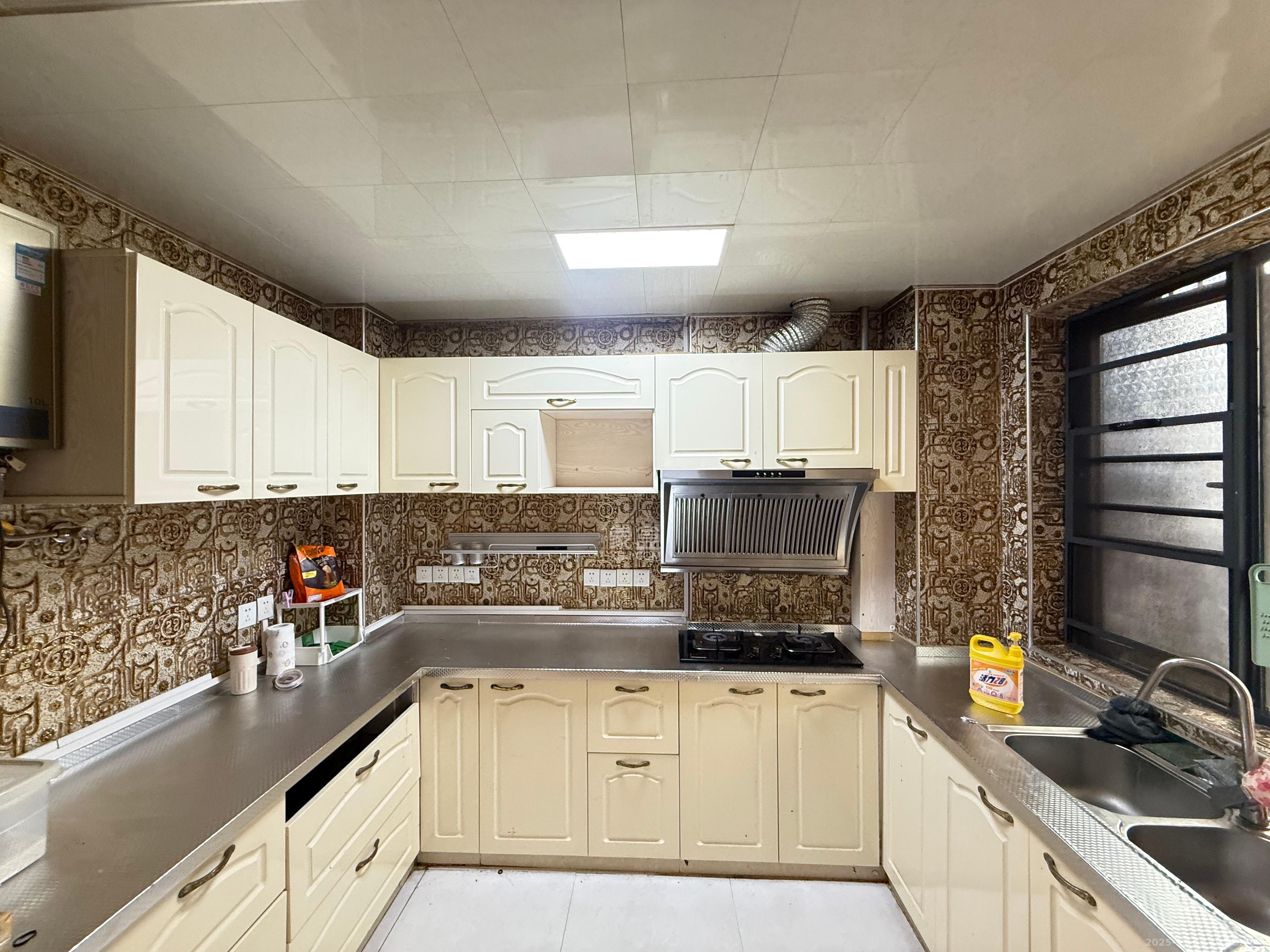 盛地尊域 4室2厅2卫 2500.0元/月 盛地尊域 4室2厅2卫 2500.0元/月室内图