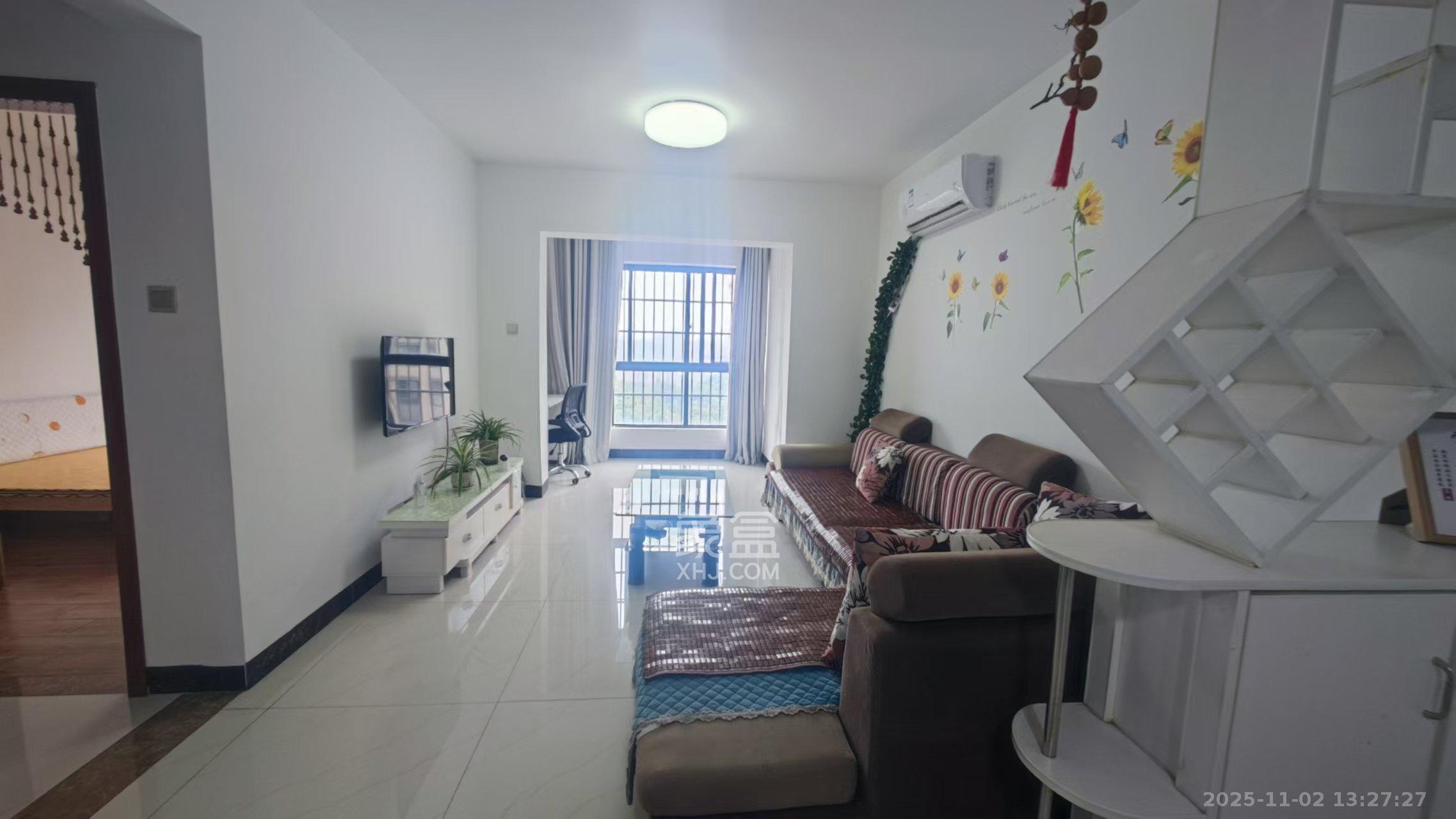 天麓尚层  2室2厅1卫    1800.0元/月室内图1